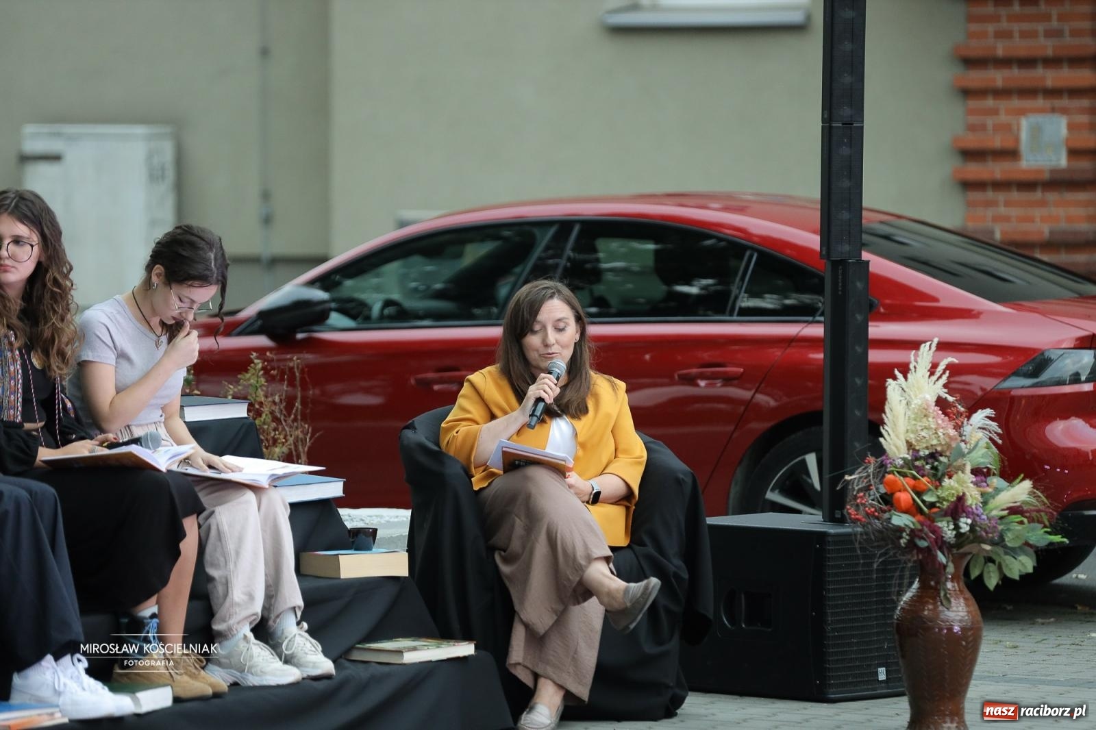 Zdjęcie w galerii na portalu naszraciborz.pl: Narodowe Czytanie poezji Jana Kochanowskiego – PDK i Zamek Piastowski wiadomości z regionu