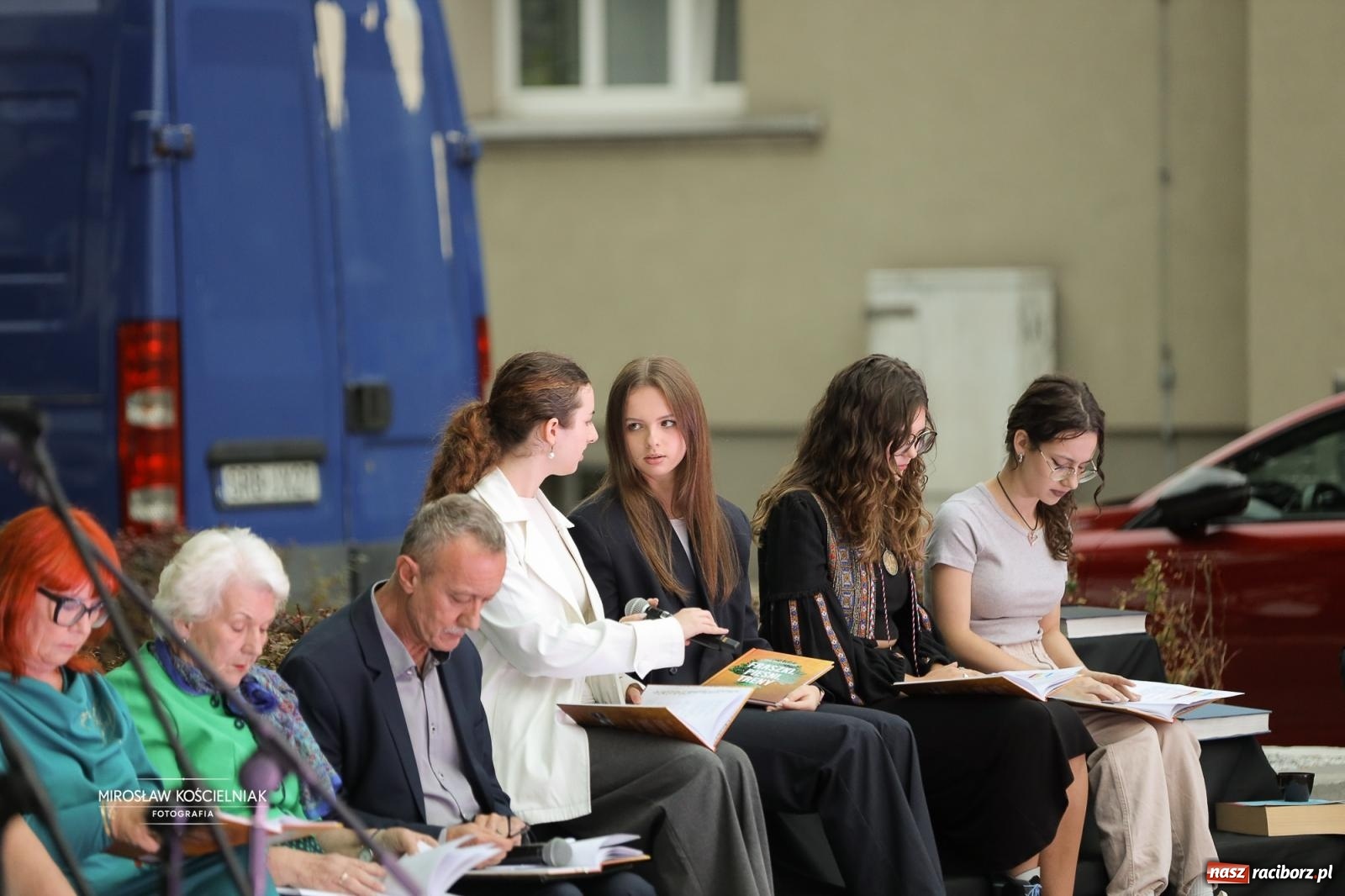 Zdjęcie w galerii na portalu naszraciborz.pl: Narodowe Czytanie poezji Jana Kochanowskiego – PDK i Zamek Piastowski wiadomości z regionu