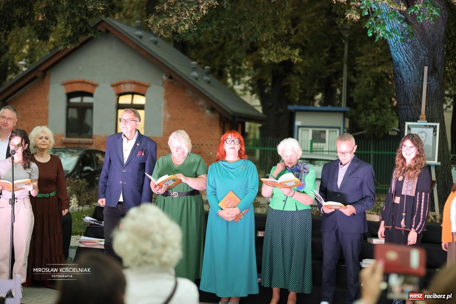 Zdjęcie w galerii na portalu naszraciborz.pl: Narodowe Czytanie poezji Jana Kochanowskiego – PDK i Zamek Piastowski wiadomości z regionu