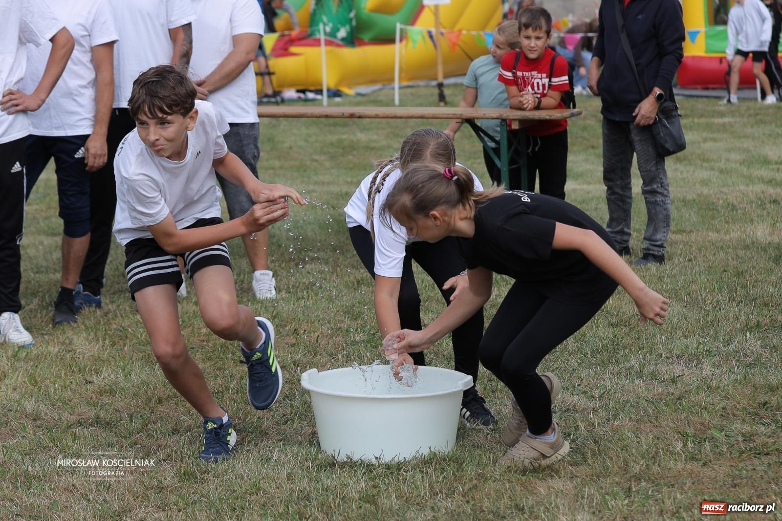 Zdjęcie w galerii na portalu naszraciborz.pl: Turniej sołectw w Krzanowicach: sportowa rywalizacja i integracja ponad granicami wiadomości z regionu