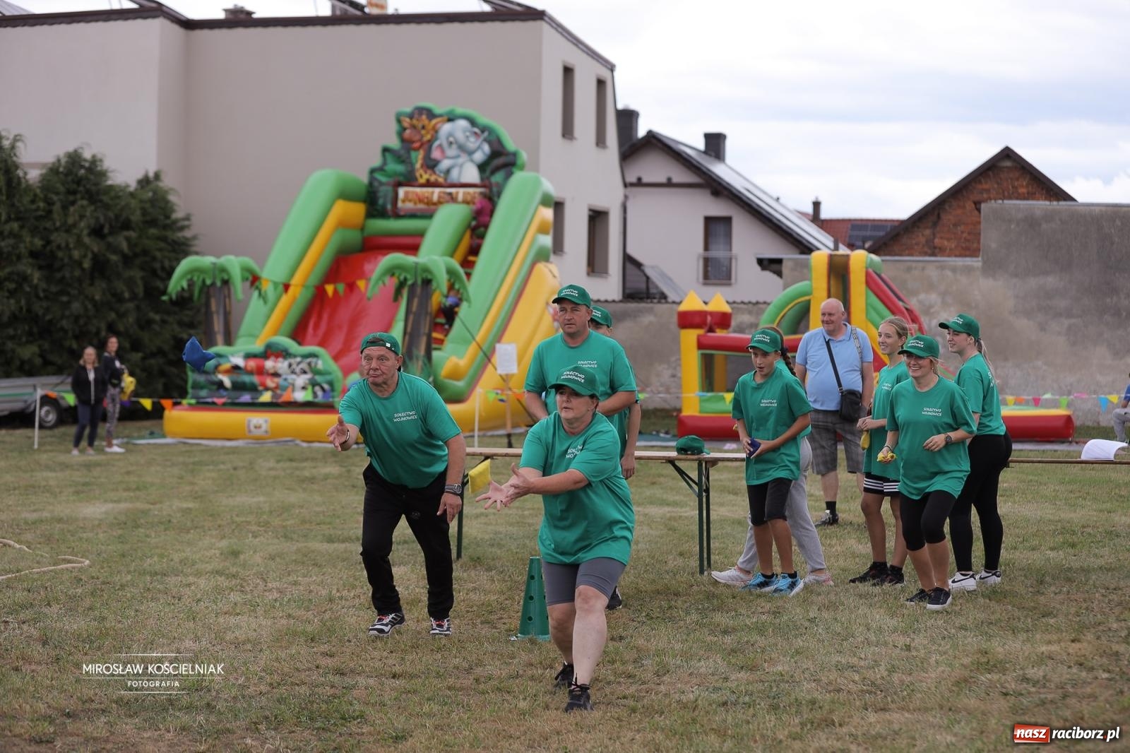 Zdjęcie w galerii na portalu naszraciborz.pl: Turniej sołectw w Krzanowicach: sportowa rywalizacja i integracja ponad granicami wiadomości z regionu
