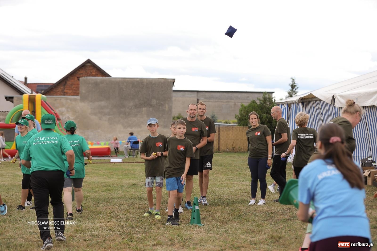 Zdjęcie w galerii na portalu naszraciborz.pl: Turniej sołectw w Krzanowicach: sportowa rywalizacja i integracja ponad granicami wiadomości z regionu