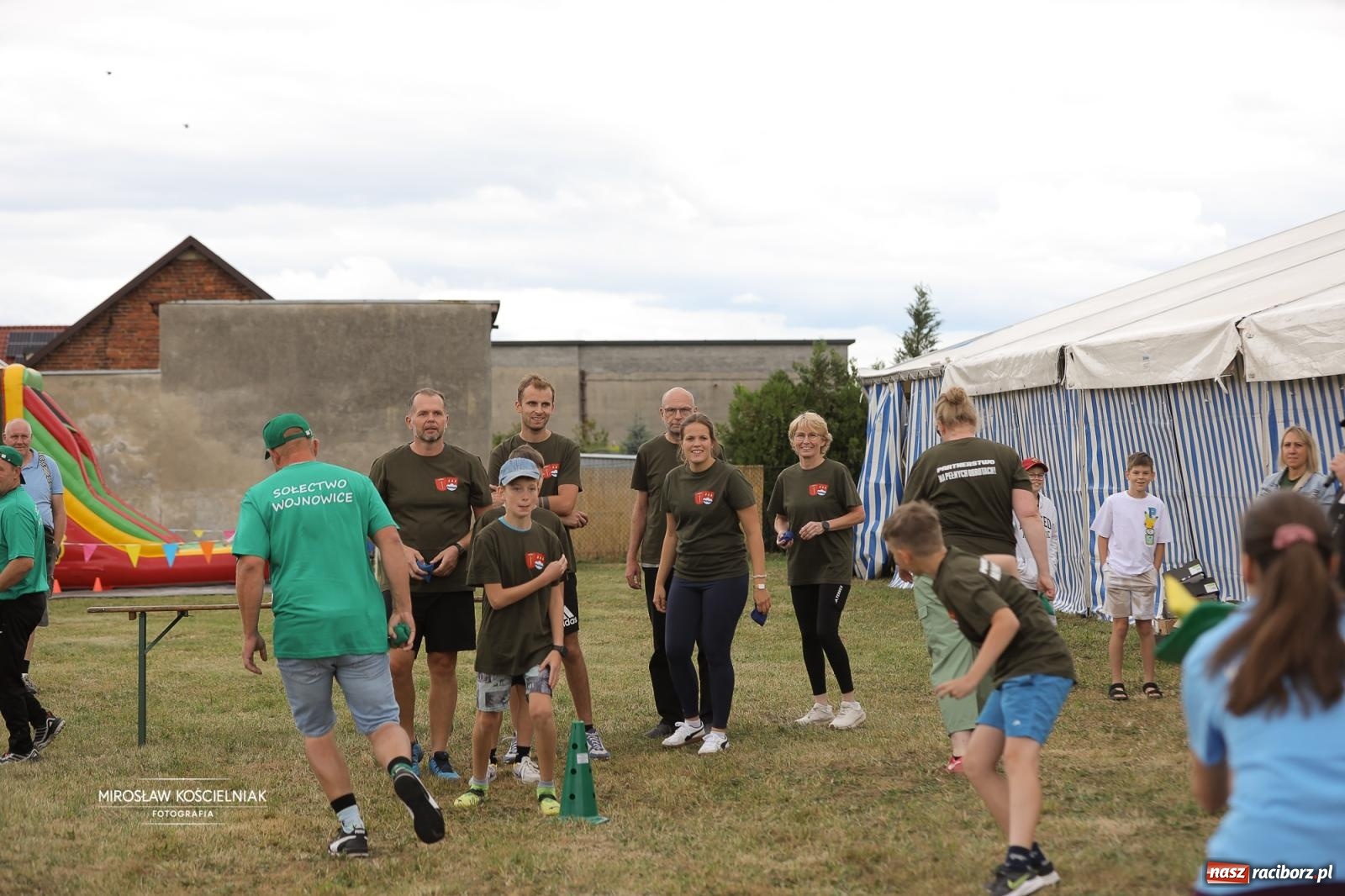 Zdjęcie w galerii na portalu naszraciborz.pl: Turniej sołectw w Krzanowicach: sportowa rywalizacja i integracja ponad granicami wiadomości z regionu