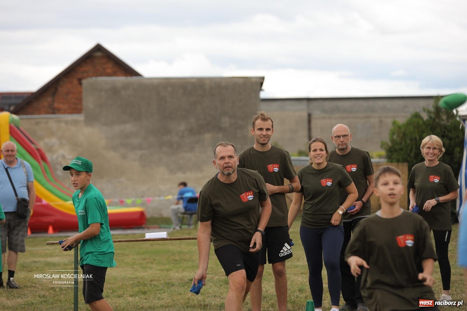 Zdjęcie w galerii na portalu naszraciborz.pl: Turniej sołectw w Krzanowicach: sportowa rywalizacja i integracja ponad granicami wiadomości z regionu