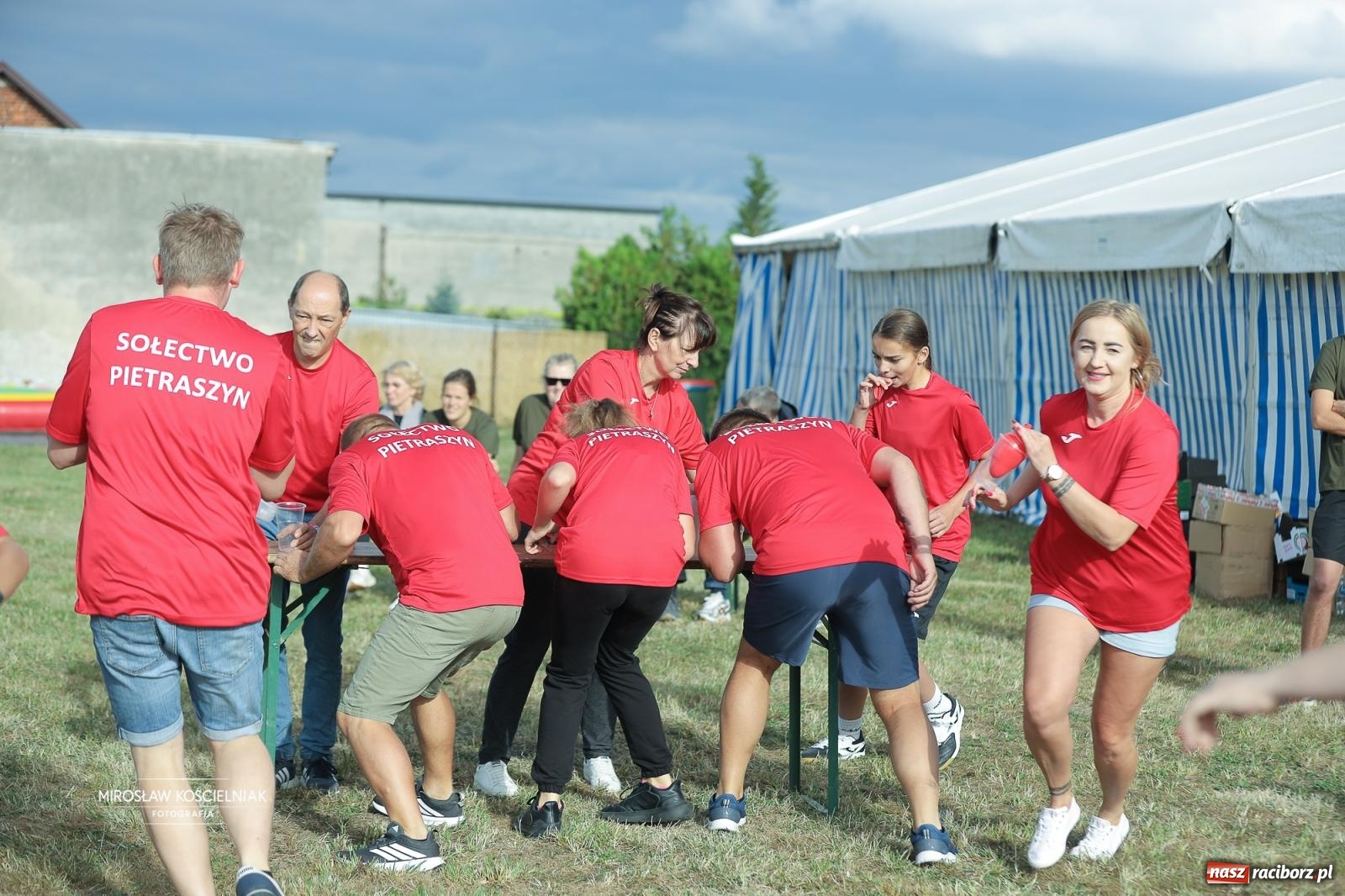 Zdjęcie w galerii na portalu naszraciborz.pl: Turniej sołectw w Krzanowicach: sportowa rywalizacja i integracja ponad granicami wiadomości z regionu