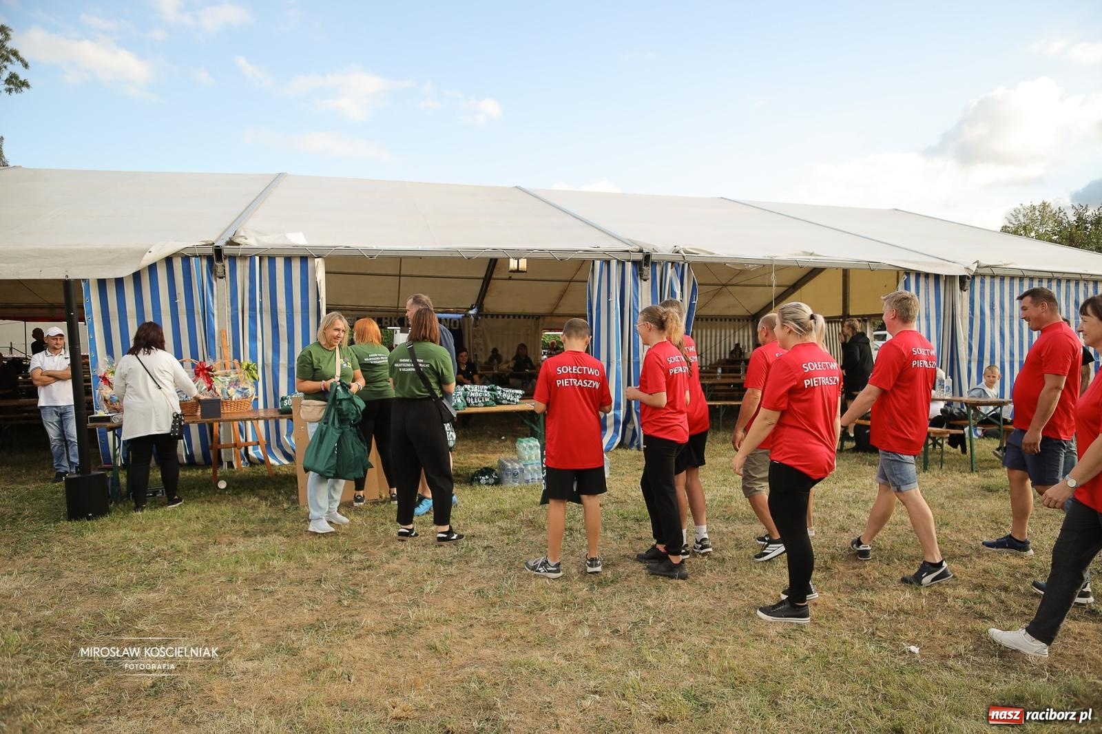 Zdjęcie w galerii na portalu naszraciborz.pl: Turniej sołectw w Krzanowicach: sportowa rywalizacja i integracja ponad granicami wiadomości z regionu
