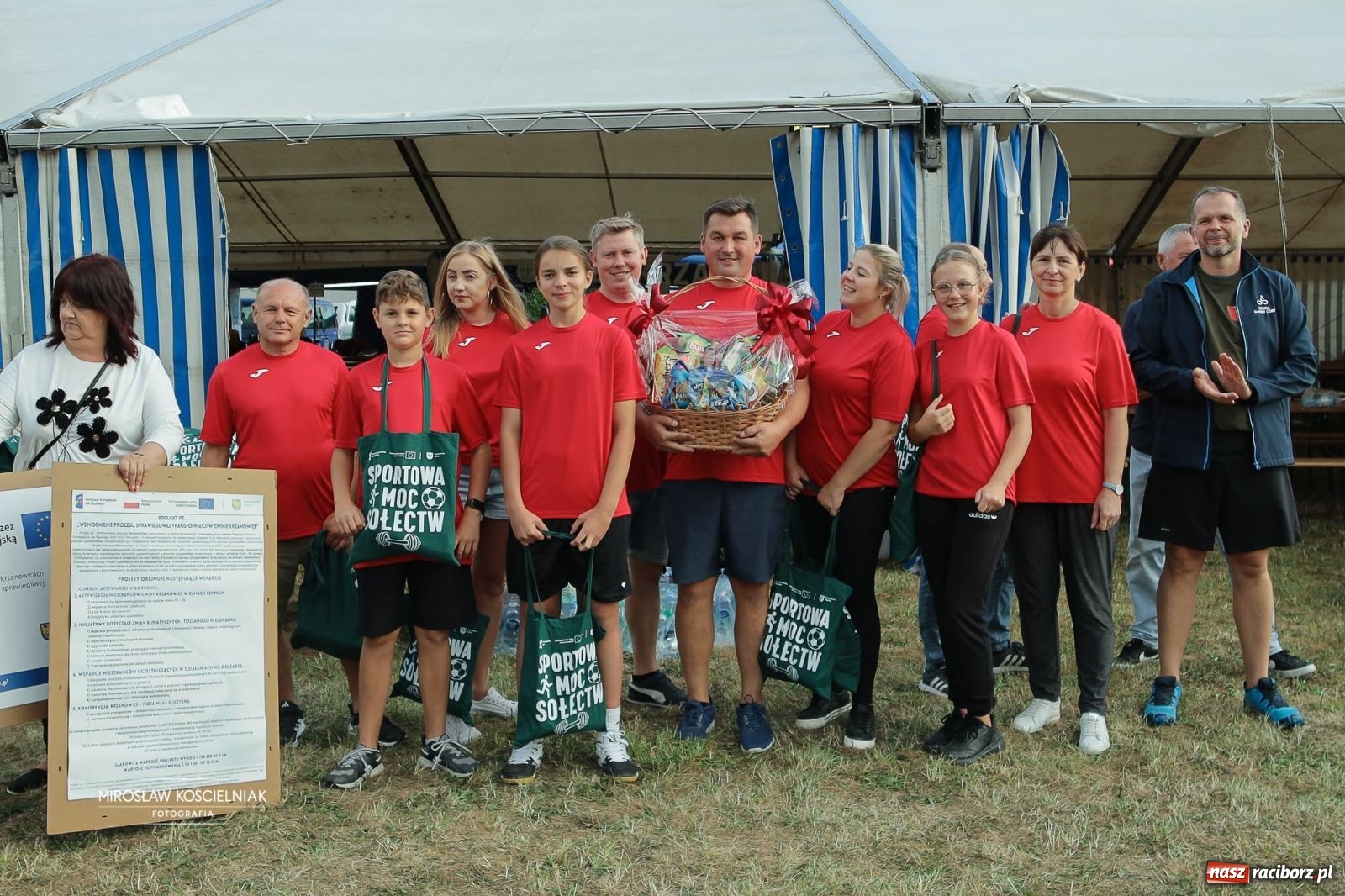 Zdjęcie w galerii na portalu naszraciborz.pl: Turniej sołectw w Krzanowicach: sportowa rywalizacja i integracja ponad granicami wiadomości z regionu