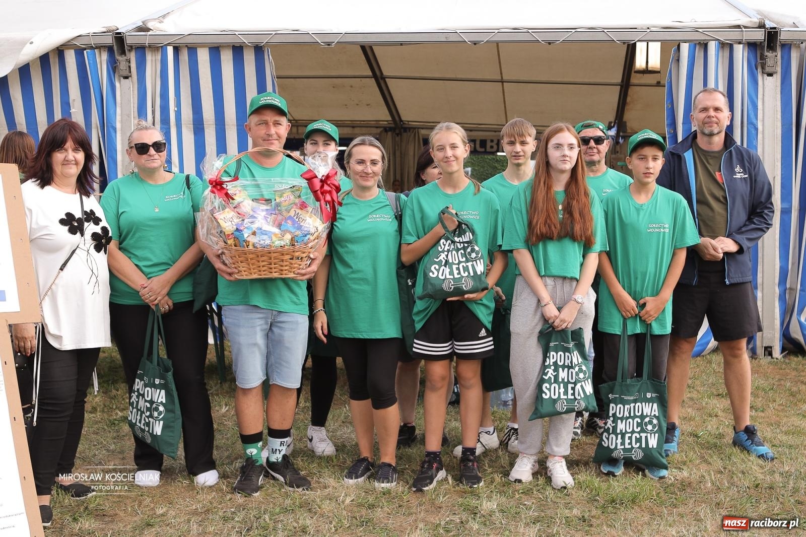 Zdjęcie w galerii na portalu naszraciborz.pl: Turniej sołectw w Krzanowicach: sportowa rywalizacja i integracja ponad granicami wiadomości z regionu