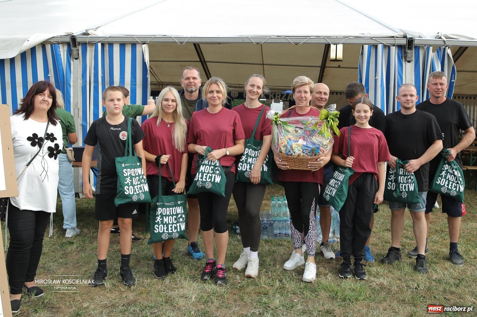Zdjęcie w galerii na portalu naszraciborz.pl: Turniej sołectw w Krzanowicach: sportowa rywalizacja i integracja ponad granicami wiadomości z regionu