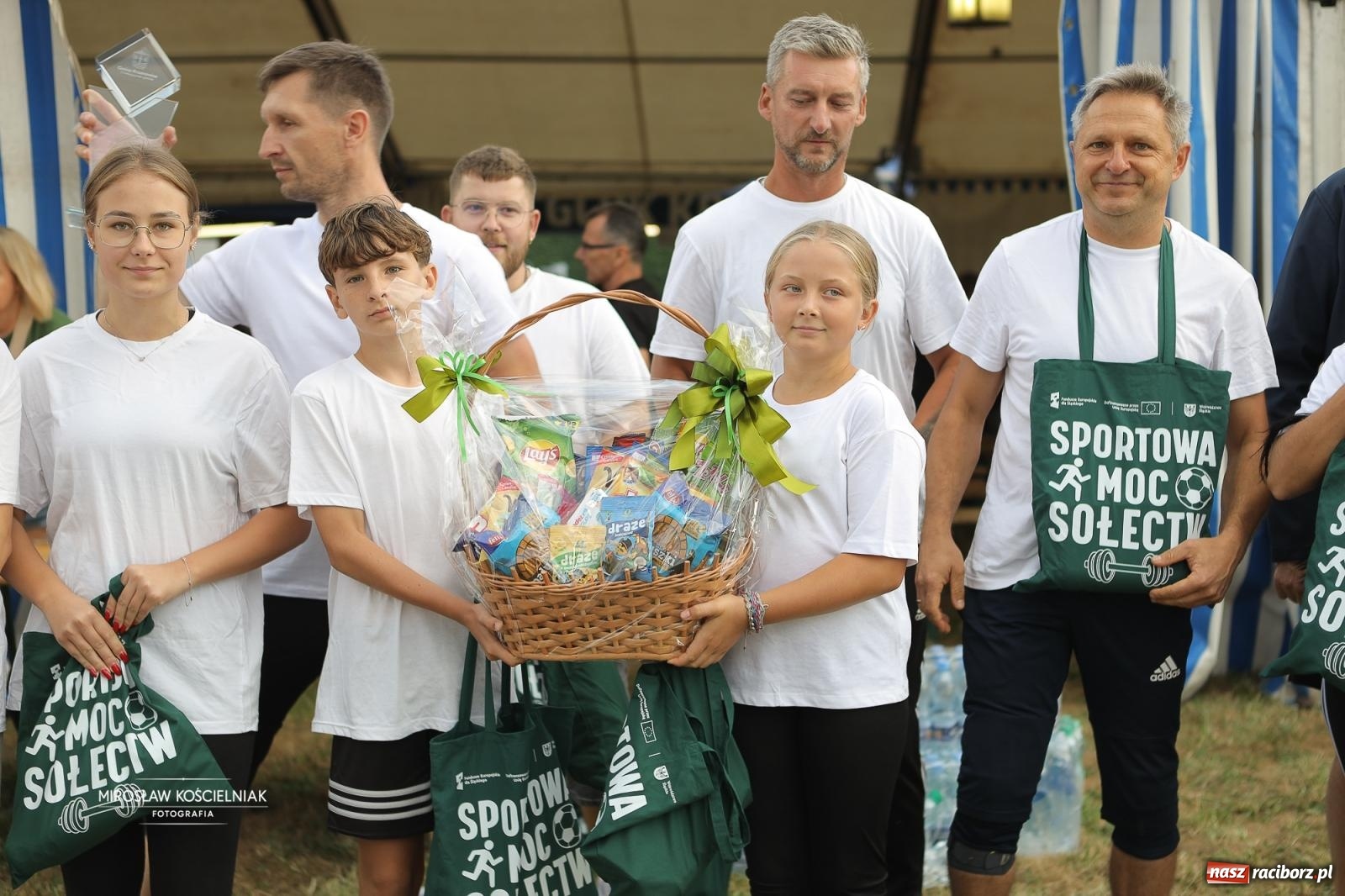 Zdjęcie w galerii na portalu naszraciborz.pl: Turniej sołectw w Krzanowicach: sportowa rywalizacja i integracja ponad granicami wiadomości z regionu