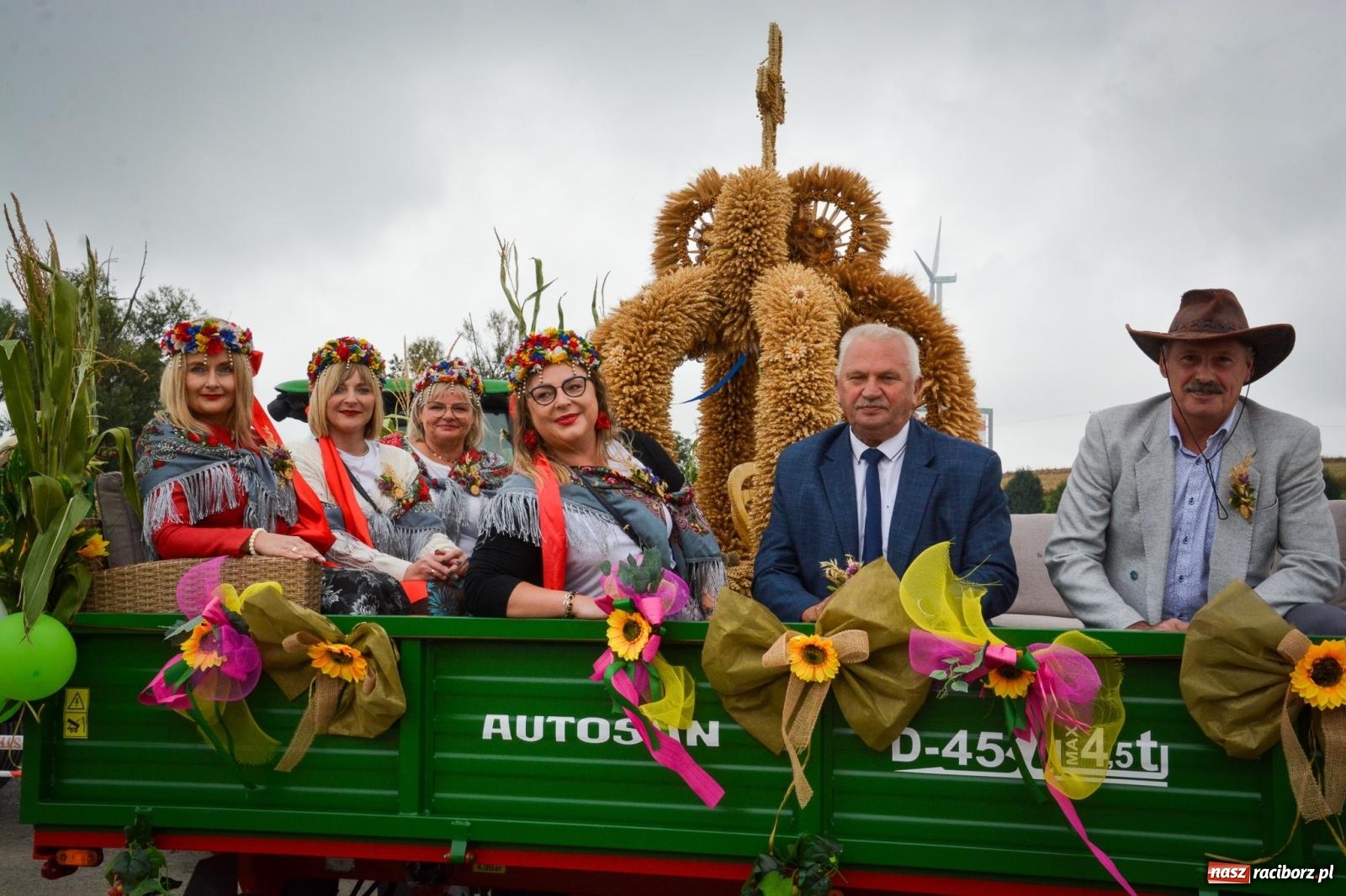 Zdjęcie w galerii na portalu naszraciborz.pl: Dożynki gminne w Pawłowie – najdłużej trwający korowód w powiecie [FOTO i WIDEO] wiadomości z regionu