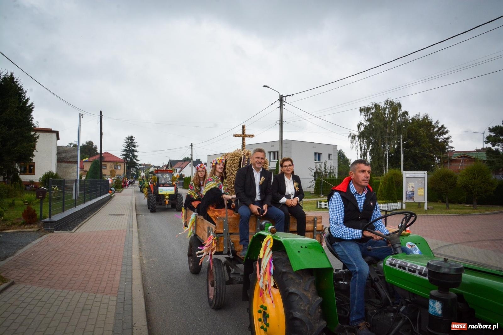 Zdjęcie w galerii na portalu naszraciborz.pl: Dożynki gminne w Pawłowie – najdłużej trwający korowód w powiecie [FOTO i WIDEO] wiadomości z regionu