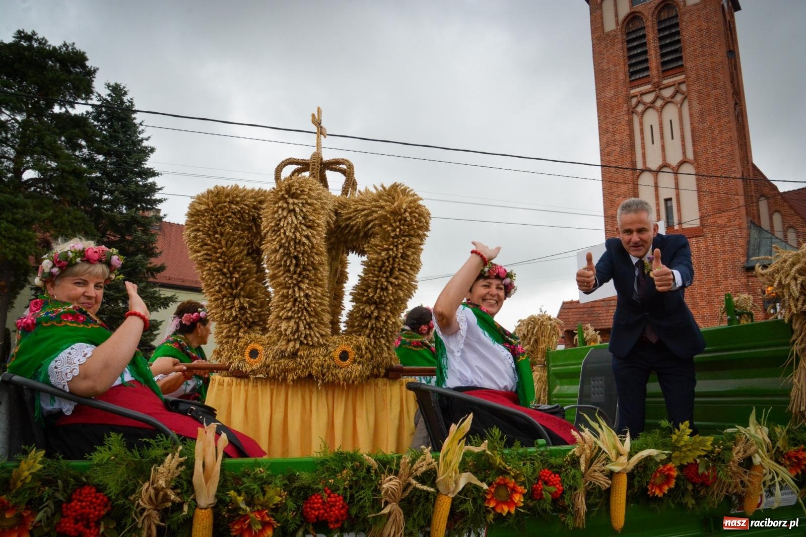 Zdjęcie w galerii na portalu naszraciborz.pl: Dożynki gminne w Pawłowie – najdłużej trwający korowód w powiecie [FOTO i WIDEO] wiadomości z regionu