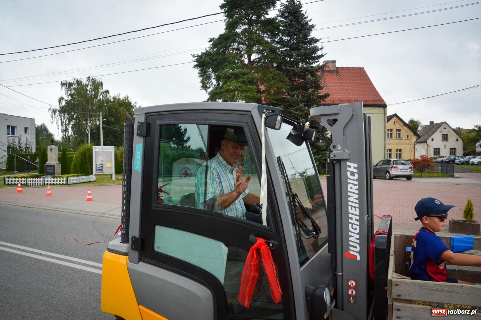 Zdjęcie w galerii na portalu naszraciborz.pl: Dożynki gminne w Pawłowie – najdłużej trwający korowód w powiecie [FOTO i WIDEO] wiadomości z regionu