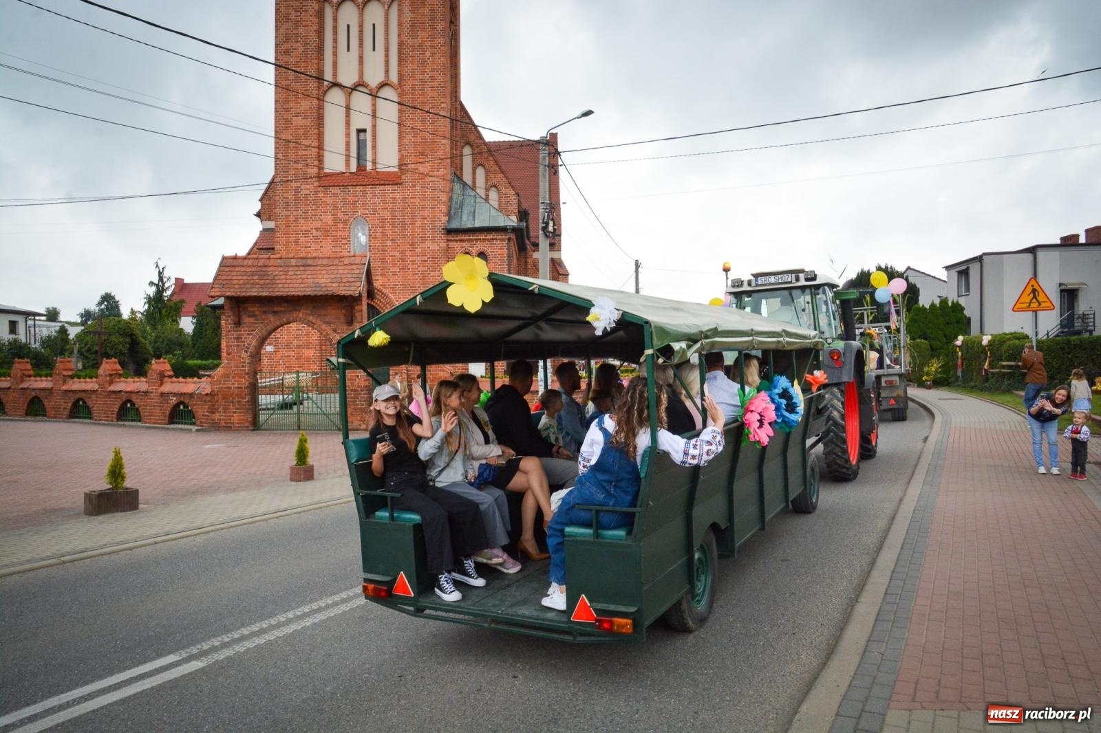 Zdjęcie w galerii na portalu naszraciborz.pl: Dożynki gminne w Pawłowie – najdłużej trwający korowód w powiecie [FOTO i WIDEO] wiadomości z regionu