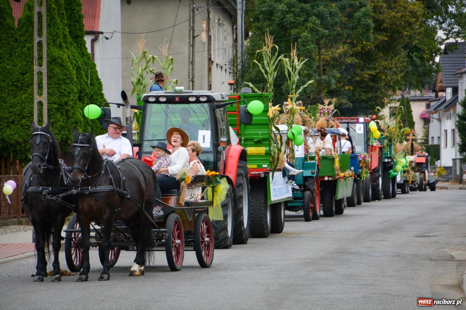 Zdjęcie w galerii na portalu naszraciborz.pl: Dożynki w Krzanowicach – kolorowy i radosny korowód [FOTO i WIDEO] wiadomości z regionu