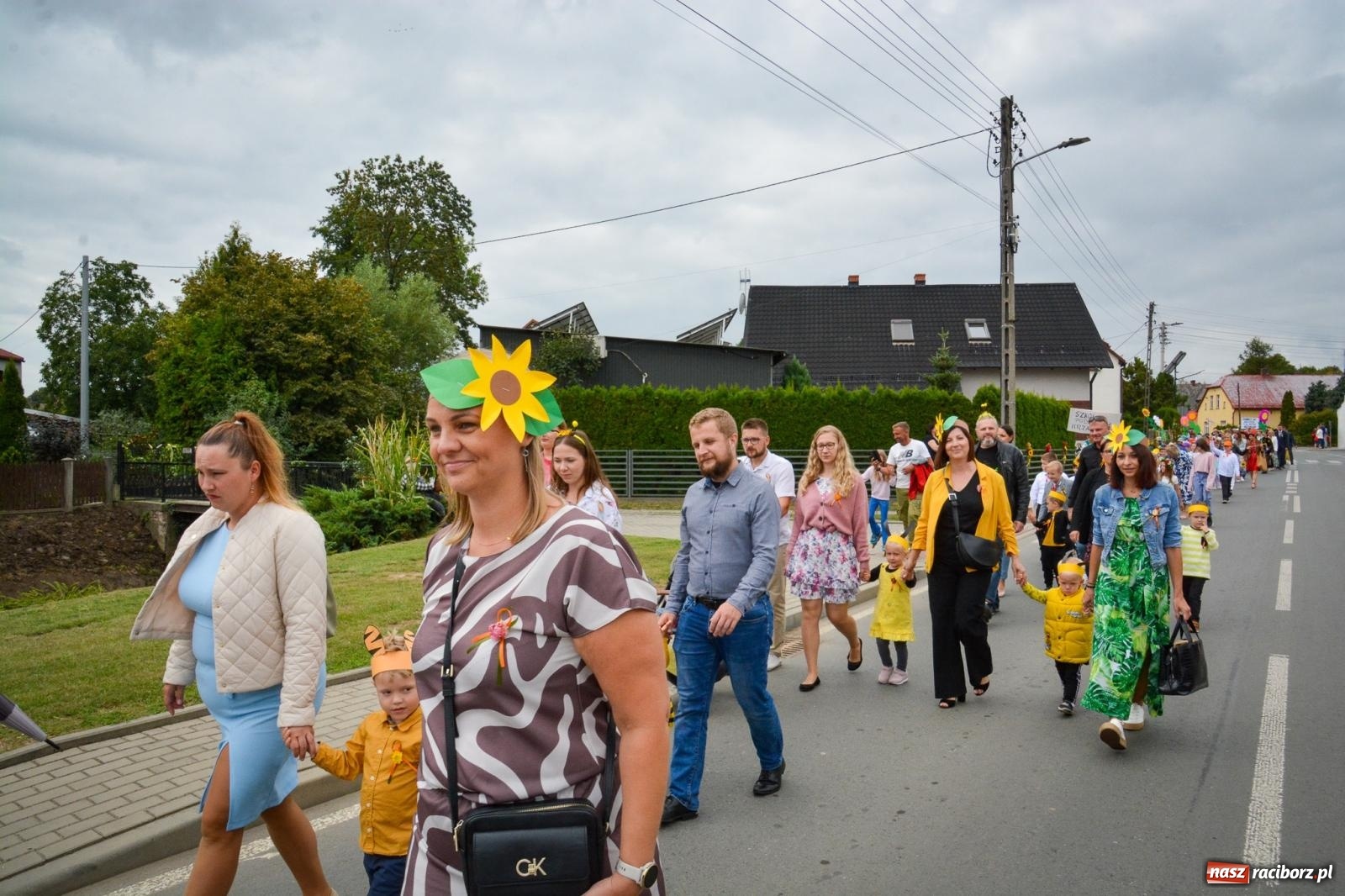 Zdjęcie w galerii na portalu naszraciborz.pl: Dożynki w Krzanowicach – kolorowy i radosny korowód [FOTO i WIDEO] wiadomości z regionu