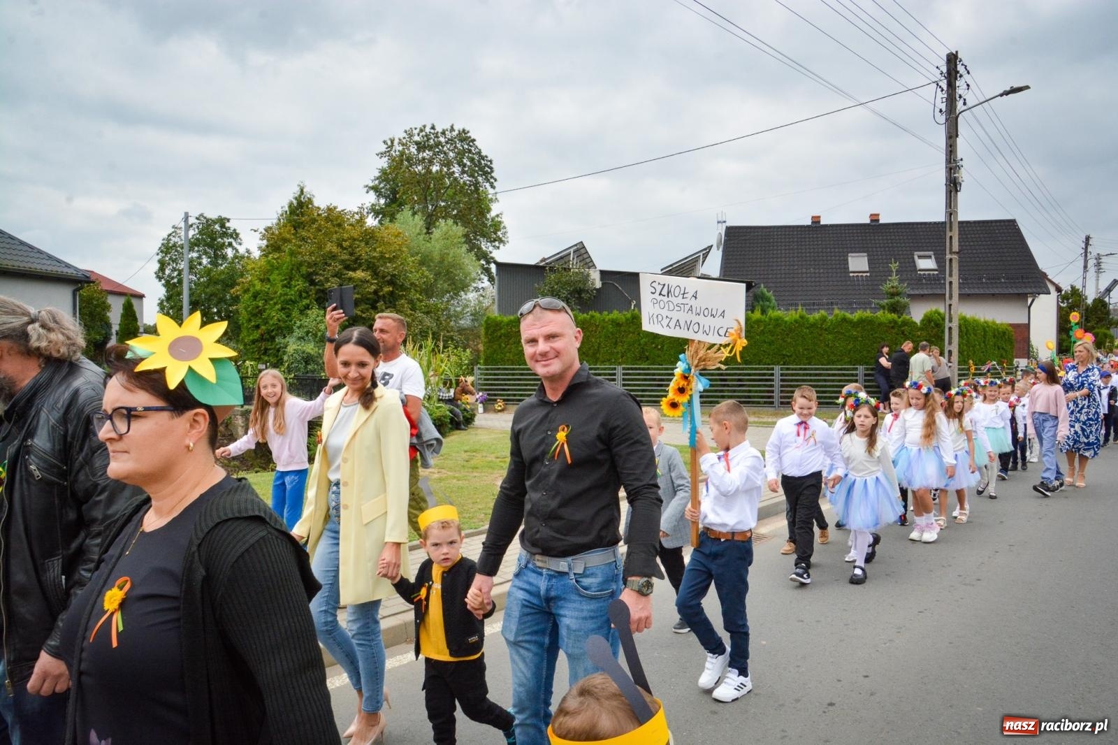 Zdjęcie w galerii na portalu naszraciborz.pl: Dożynki w Krzanowicach – kolorowy i radosny korowód [FOTO i WIDEO] wiadomości z regionu
