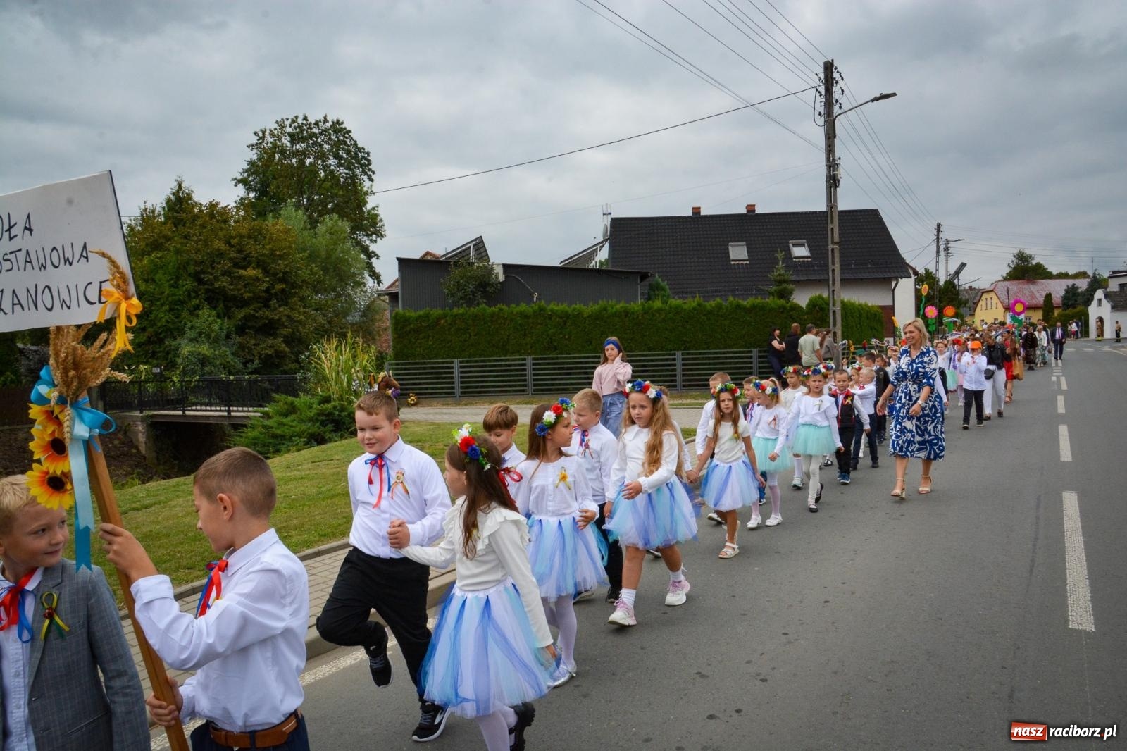 Zdjęcie w galerii na portalu naszraciborz.pl: Dożynki w Krzanowicach – kolorowy i radosny korowód [FOTO i WIDEO] wiadomości z regionu