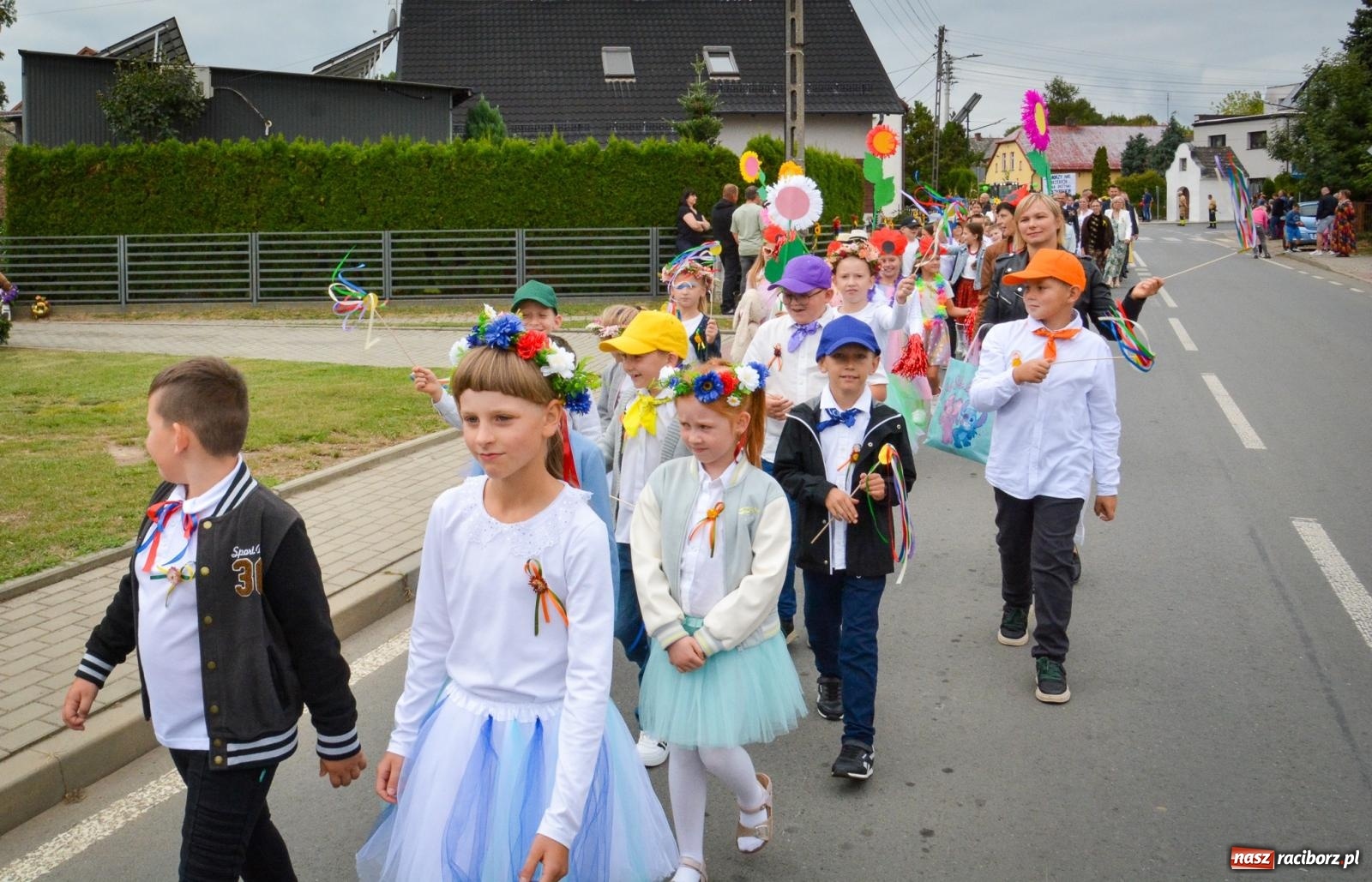 Zdjęcie w galerii na portalu naszraciborz.pl: Dożynki w Krzanowicach – kolorowy i radosny korowód [FOTO i WIDEO] wiadomości z regionu
