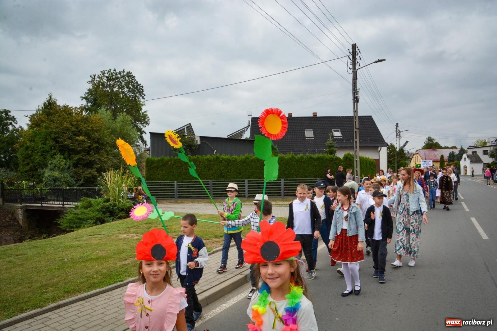 Zdjęcie w galerii na portalu naszraciborz.pl: Dożynki w Krzanowicach – kolorowy i radosny korowód [FOTO i WIDEO] wiadomości z regionu