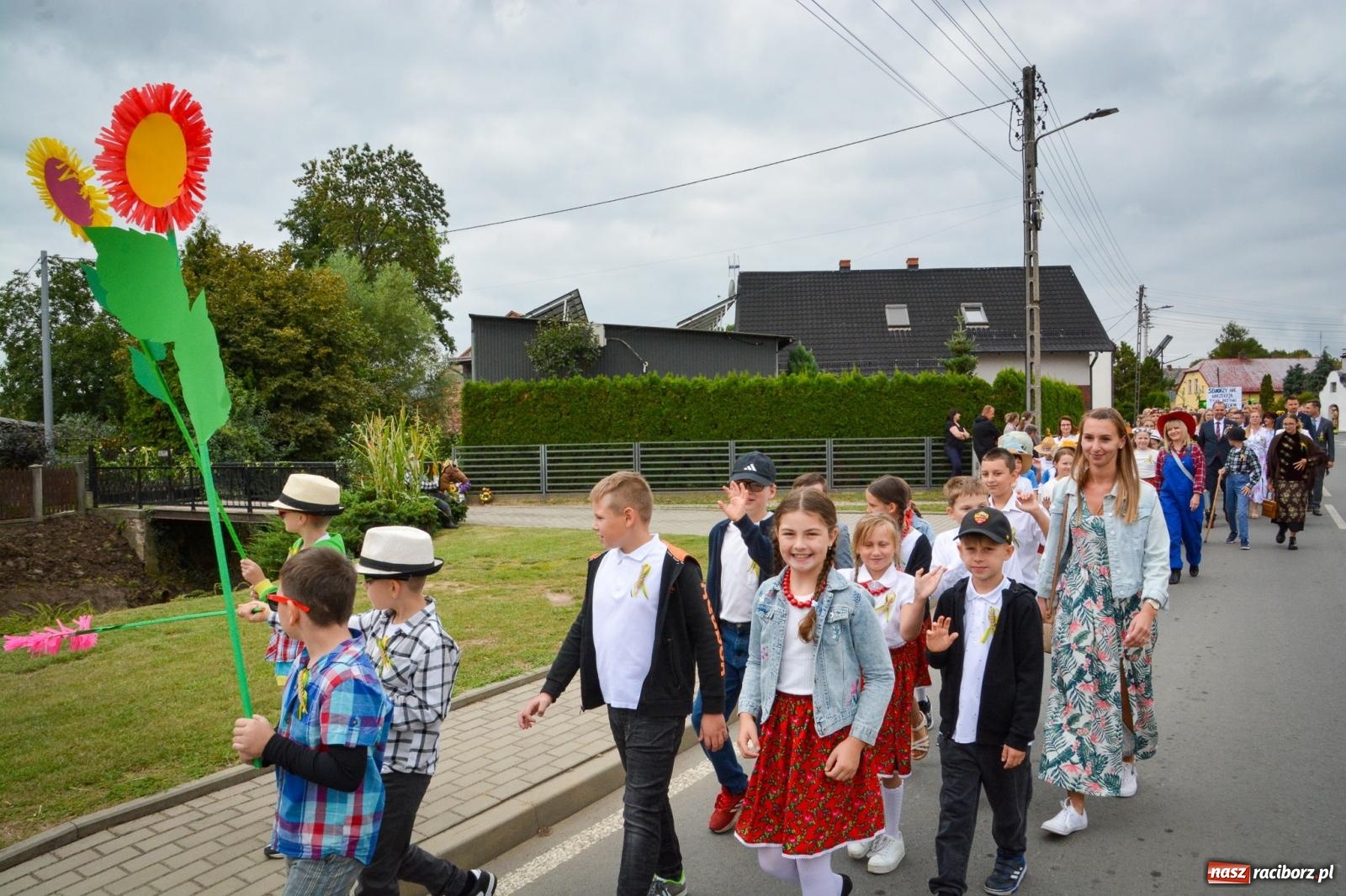 Zdjęcie w galerii na portalu naszraciborz.pl: Dożynki w Krzanowicach – kolorowy i radosny korowód [FOTO i WIDEO] wiadomości z regionu