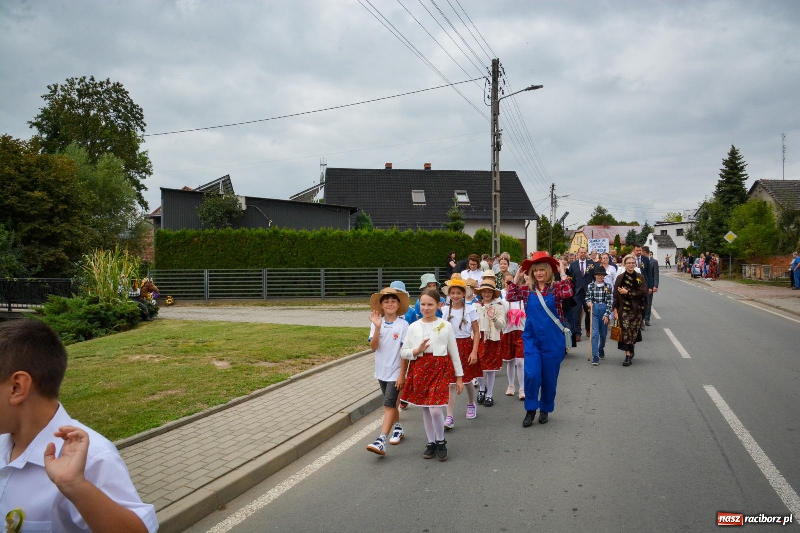 Zdjęcie w galerii na portalu naszraciborz.pl: Dożynki w Krzanowicach – kolorowy i radosny korowód [FOTO i WIDEO] wiadomości z regionu
