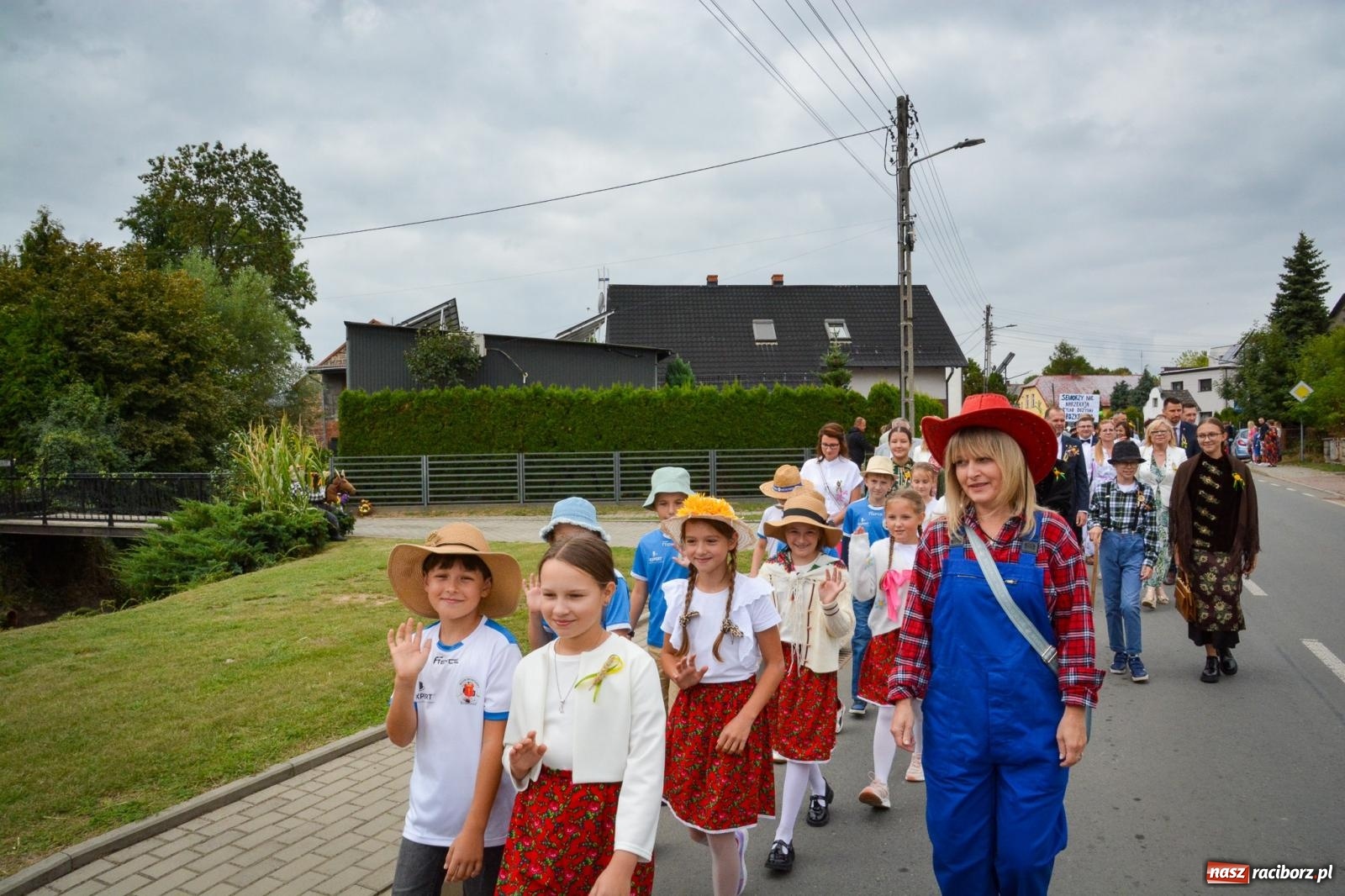Zdjęcie w galerii na portalu naszraciborz.pl: Dożynki w Krzanowicach – kolorowy i radosny korowód [FOTO i WIDEO] wiadomości z regionu