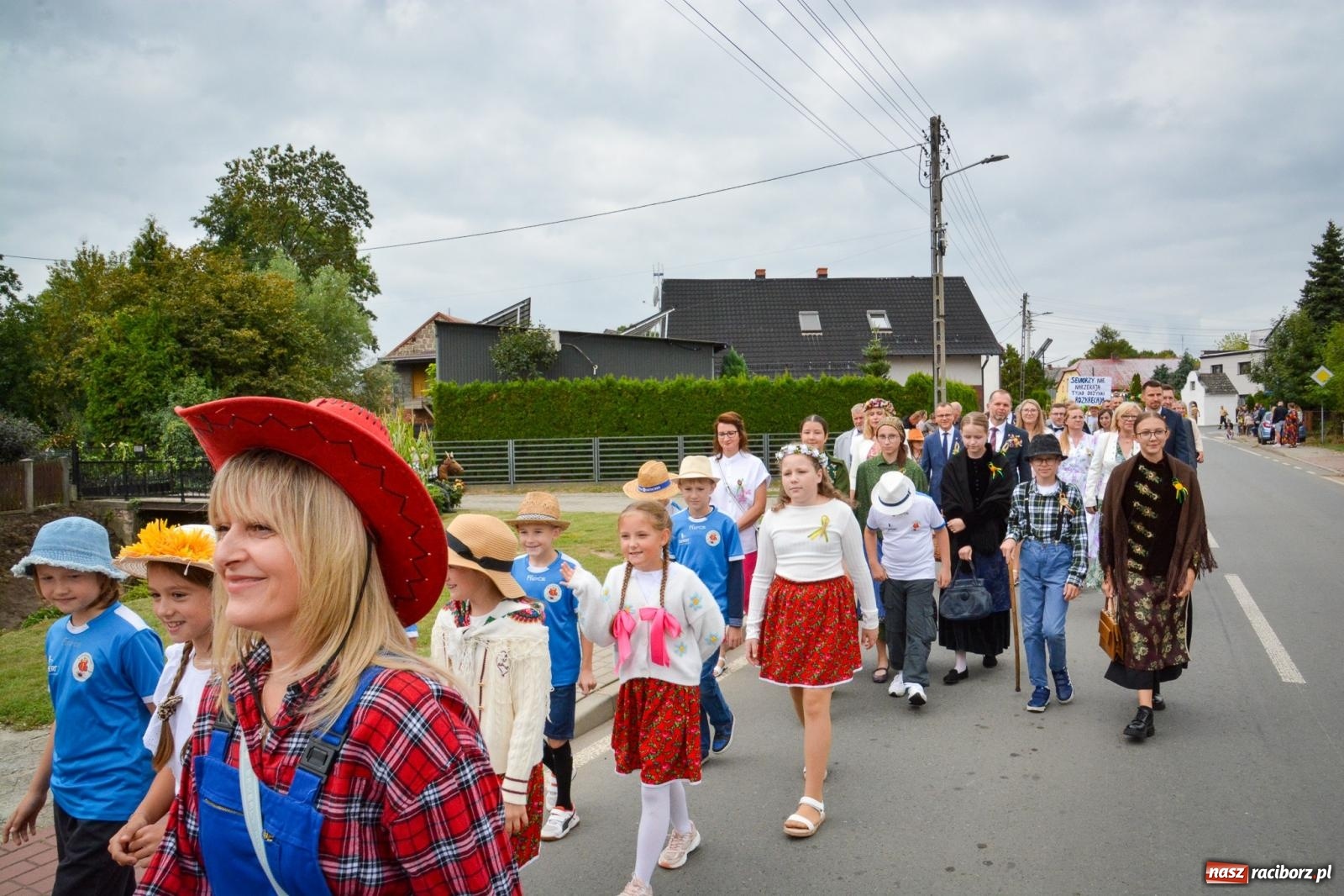 Zdjęcie w galerii na portalu naszraciborz.pl: Dożynki w Krzanowicach – kolorowy i radosny korowód [FOTO i WIDEO] wiadomości z regionu
