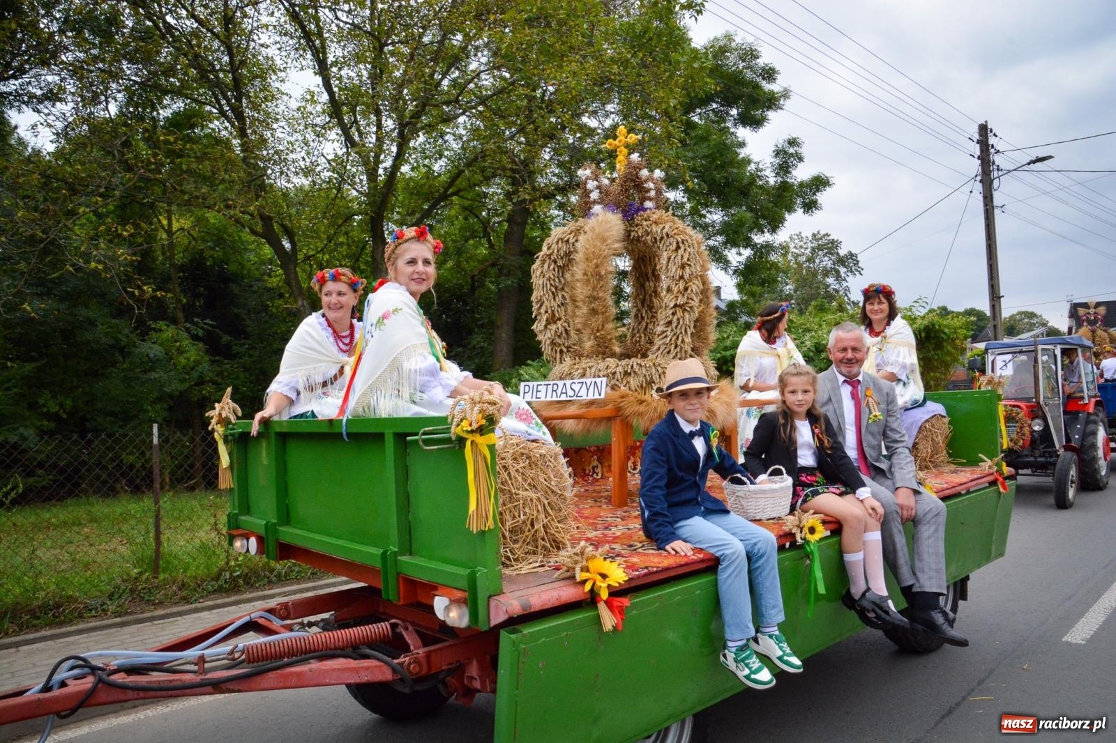Zdjęcie w galerii na portalu naszraciborz.pl: Dożynki w Krzanowicach – kolorowy i radosny korowód [FOTO i WIDEO] wiadomości z regionu