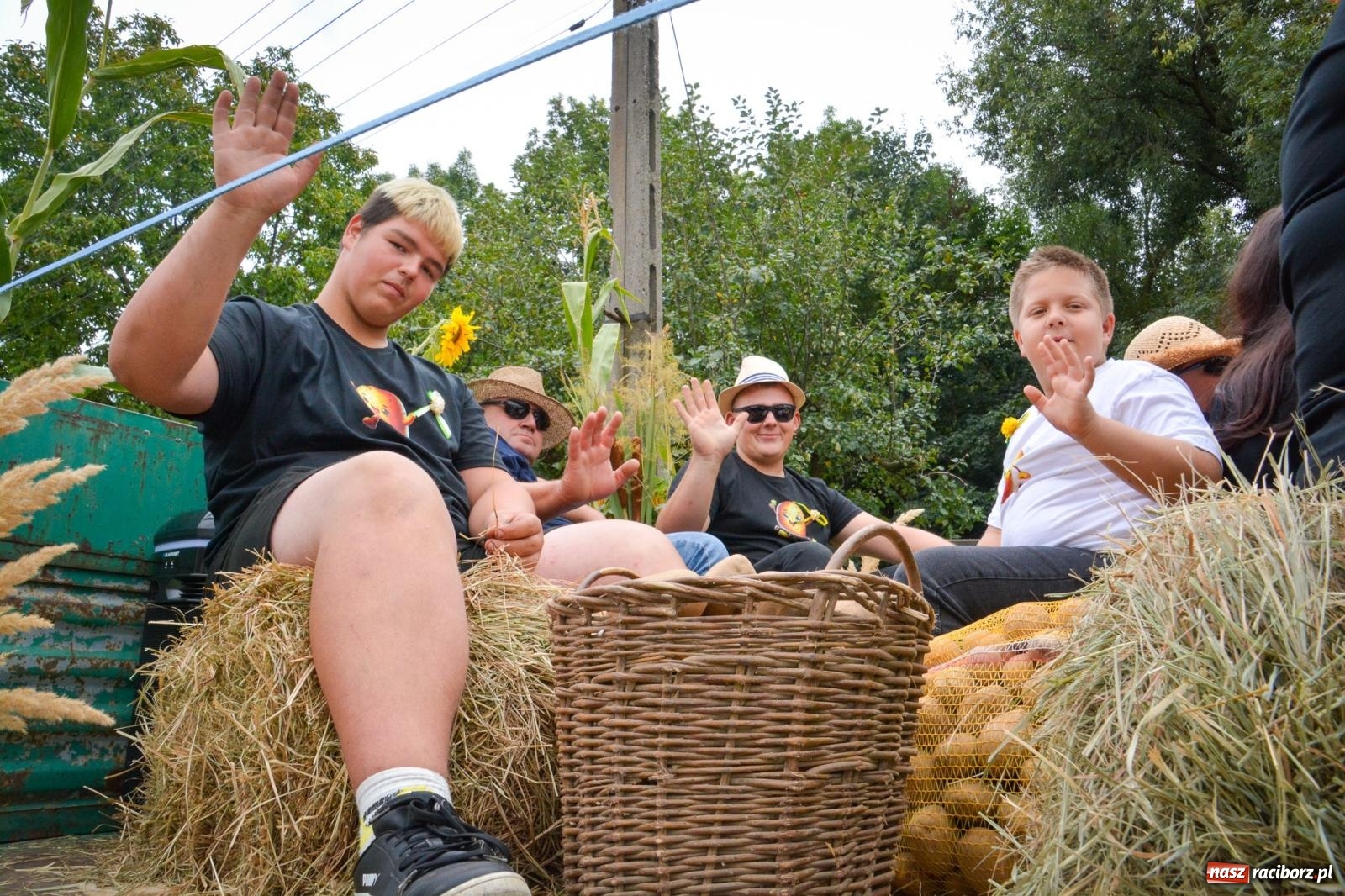 Zdjęcie w galerii na portalu naszraciborz.pl: Dożynki w Krzanowicach – kolorowy i radosny korowód [FOTO i WIDEO] wiadomości z regionu