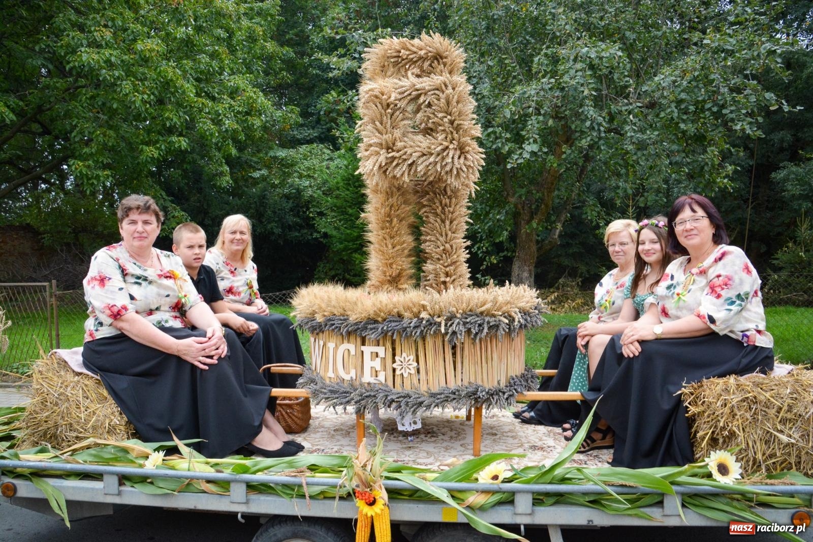 Zdjęcie w galerii na portalu naszraciborz.pl: Dożynki w Krzanowicach – kolorowy i radosny korowód [FOTO i WIDEO] wiadomości z regionu