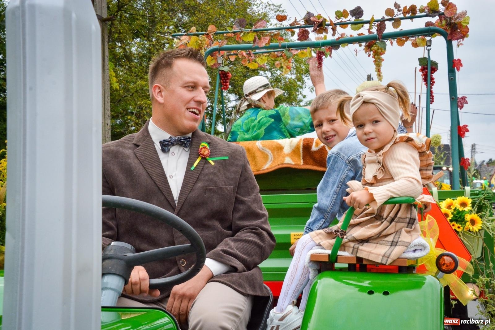 Zdjęcie w galerii na portalu naszraciborz.pl: Dożynki w Krzanowicach – kolorowy i radosny korowód [FOTO i WIDEO] wiadomości z regionu