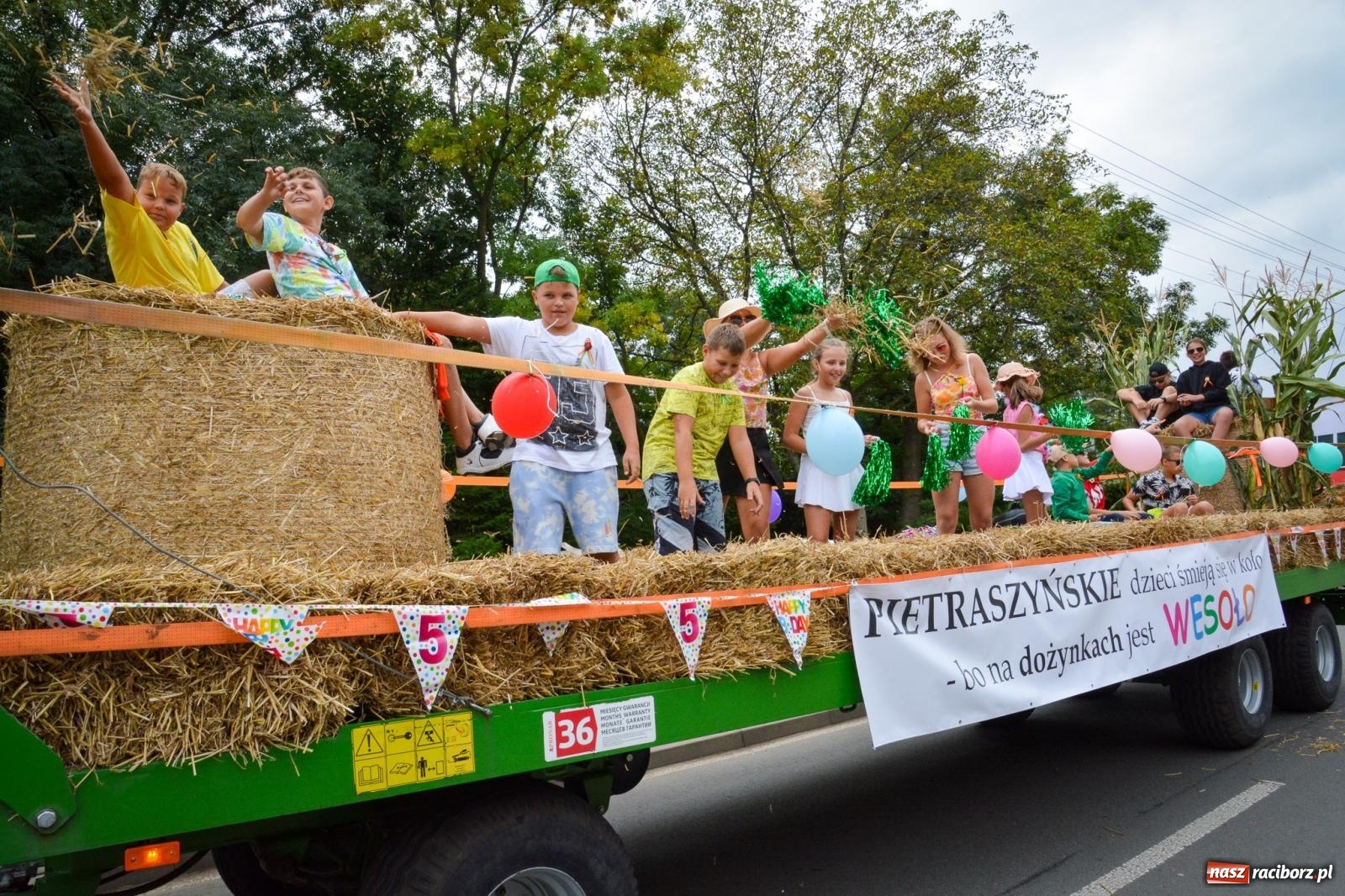 Zdjęcie w galerii na portalu naszraciborz.pl: Dożynki w Krzanowicach – kolorowy i radosny korowód [FOTO i WIDEO] wiadomości z regionu