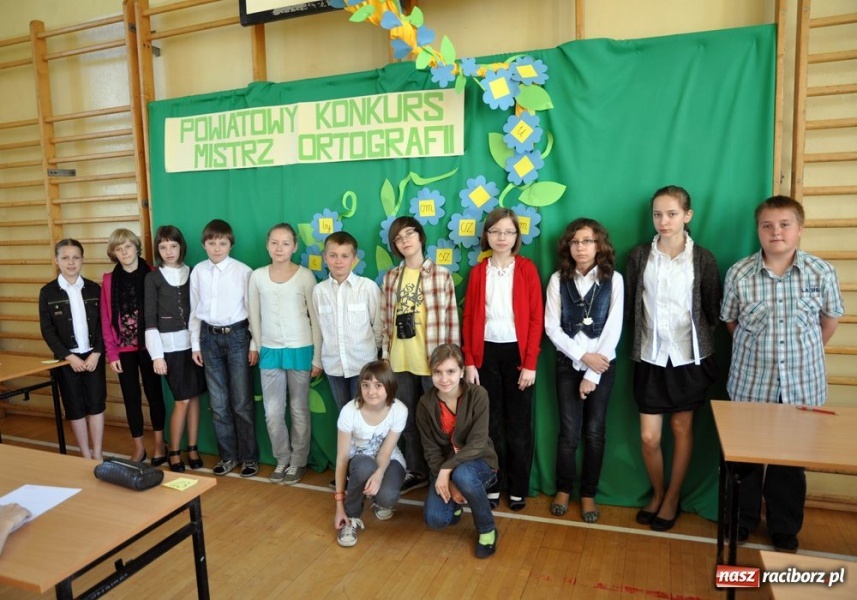 Zdjęcie w galerii na portalu naszraciborz.pl: Powiatowe dyktando w szkole noblistów wiadomości z regionu