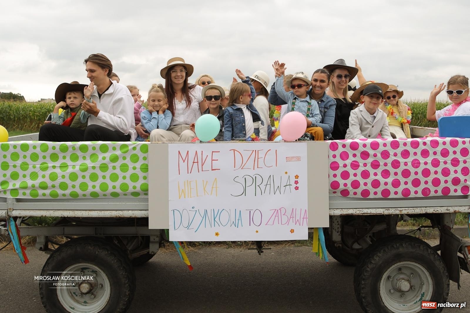 Zdjęcie w galerii na portalu naszraciborz.pl: Dożynki w Raciborzu Sudole: rolnicze święto z humorem i tradycją wiadomości z regionu