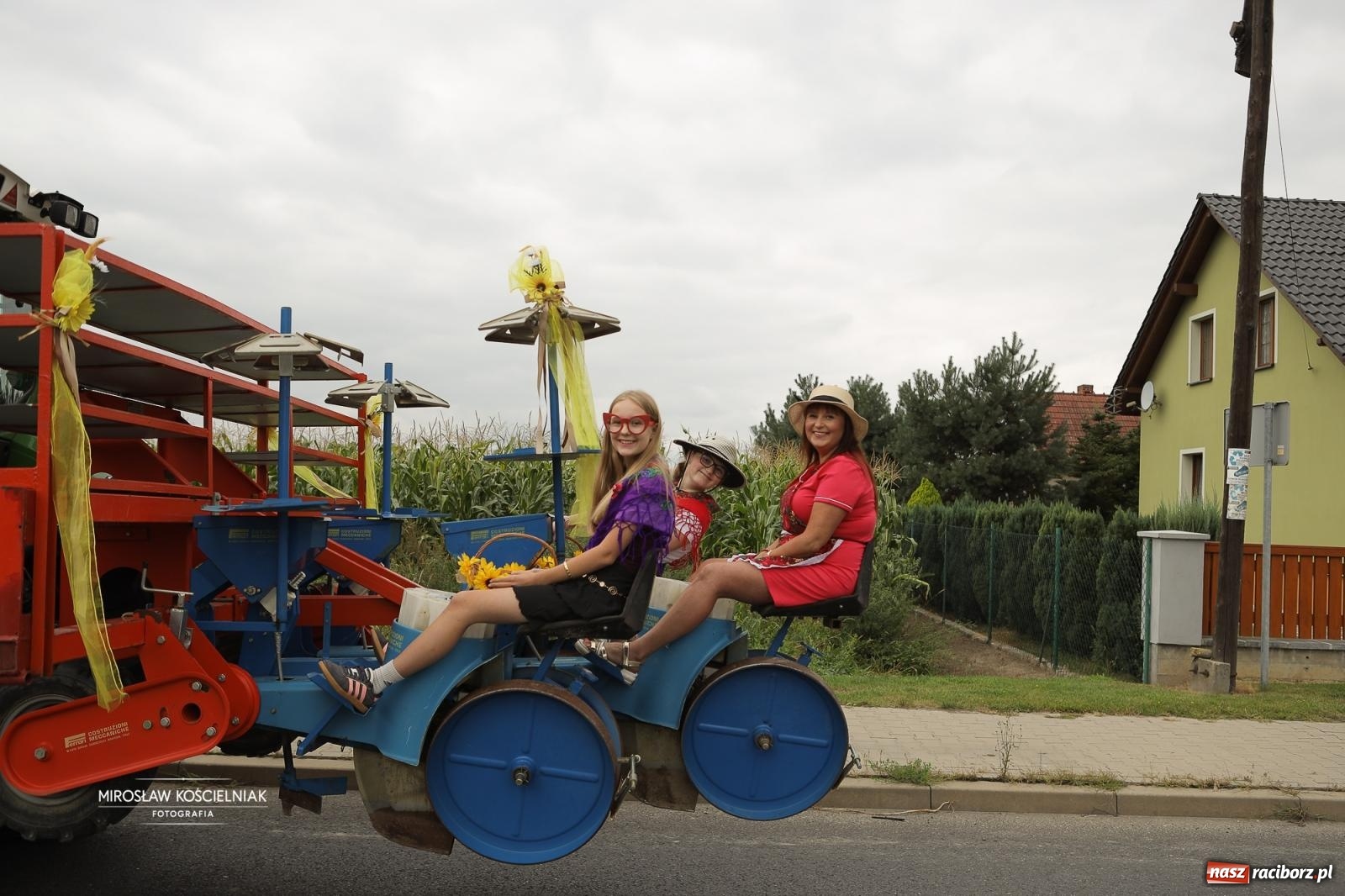 Zdjęcie w galerii na portalu naszraciborz.pl: Dożynki w Raciborzu Sudole: rolnicze święto z humorem i tradycją wiadomości z regionu
