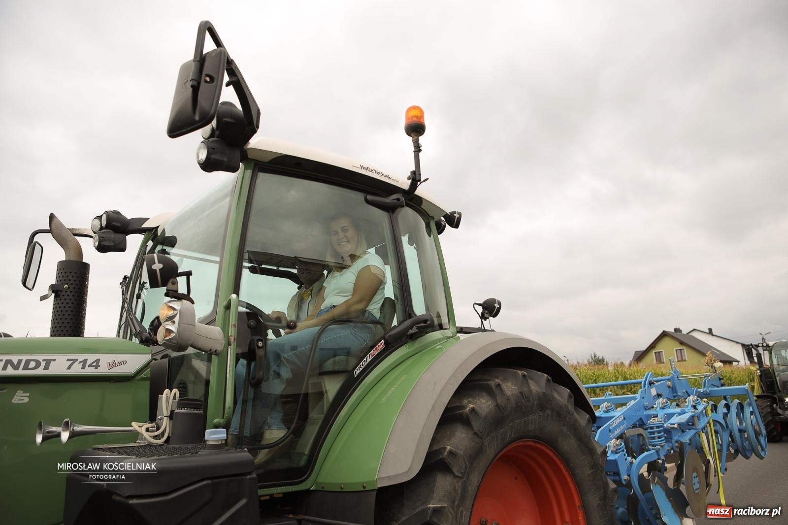 Zdjęcie w galerii na portalu naszraciborz.pl: Dożynki w Raciborzu Sudole: rolnicze święto z humorem i tradycją wiadomości z regionu