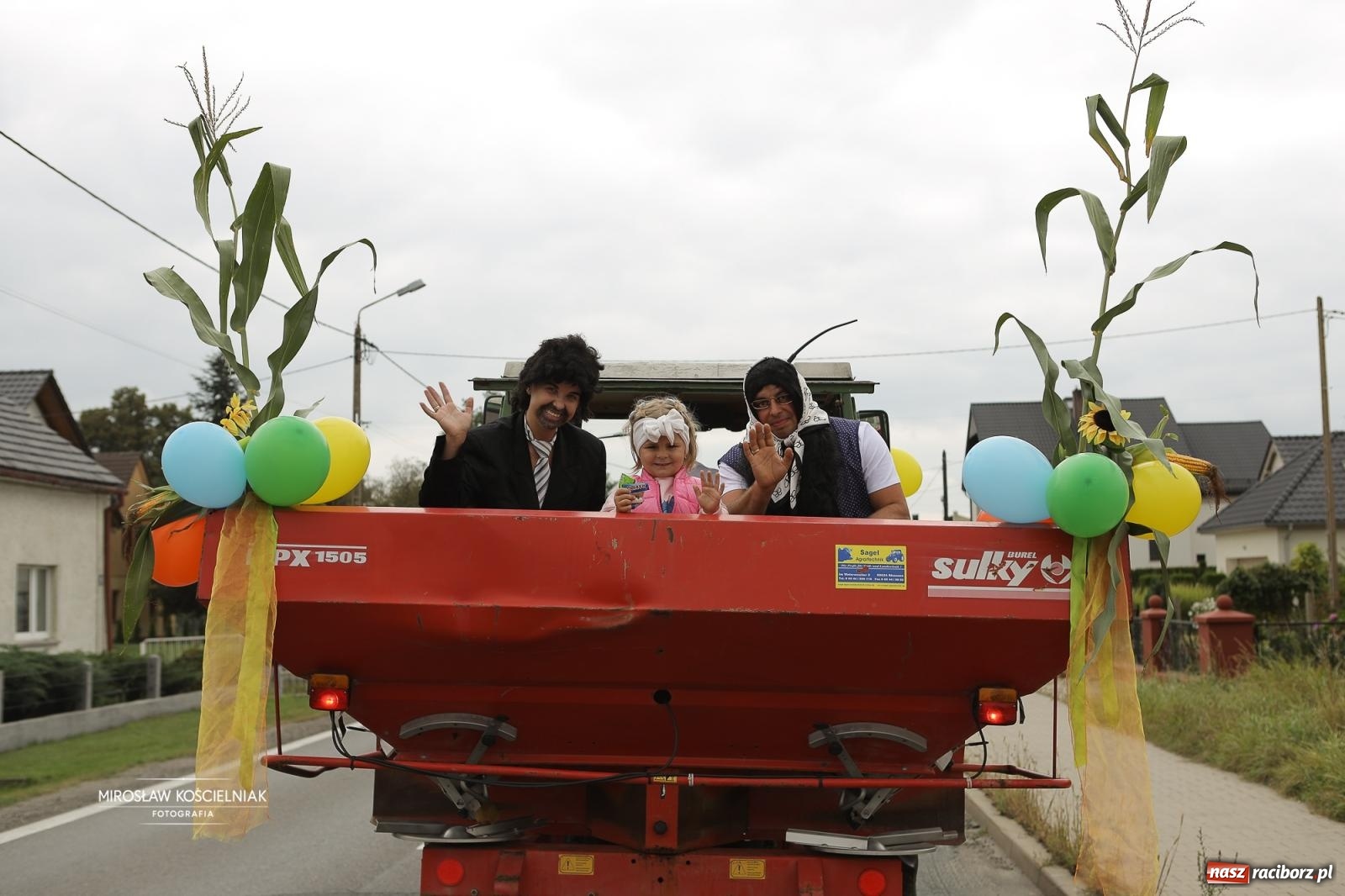 Zdjęcie w galerii na portalu naszraciborz.pl: Dożynki w Raciborzu Sudole: rolnicze święto z humorem i tradycją wiadomości z regionu