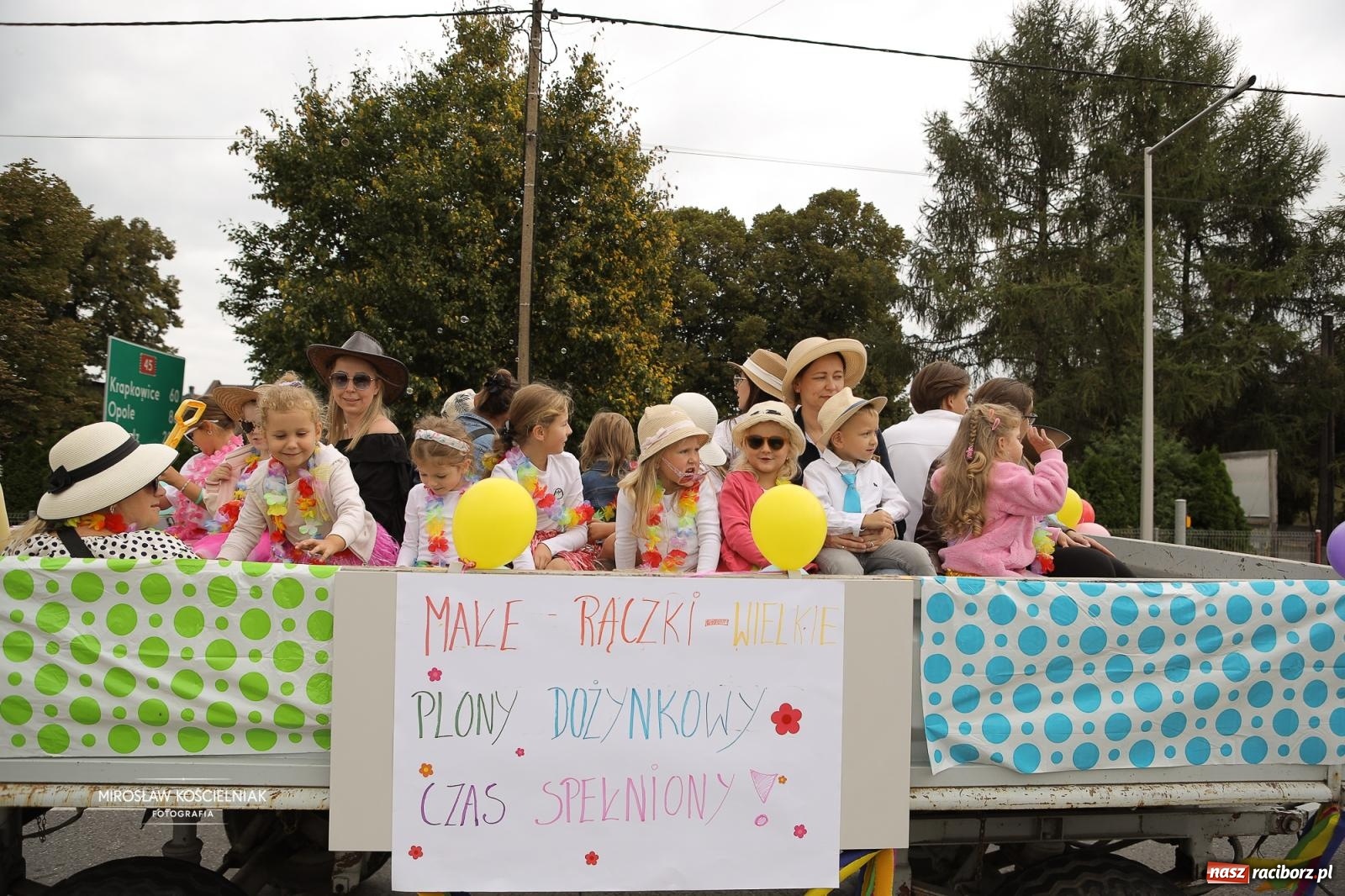 Zdjęcie w galerii na portalu naszraciborz.pl: Dożynki w Raciborzu Sudole: rolnicze święto z humorem i tradycją wiadomości z regionu