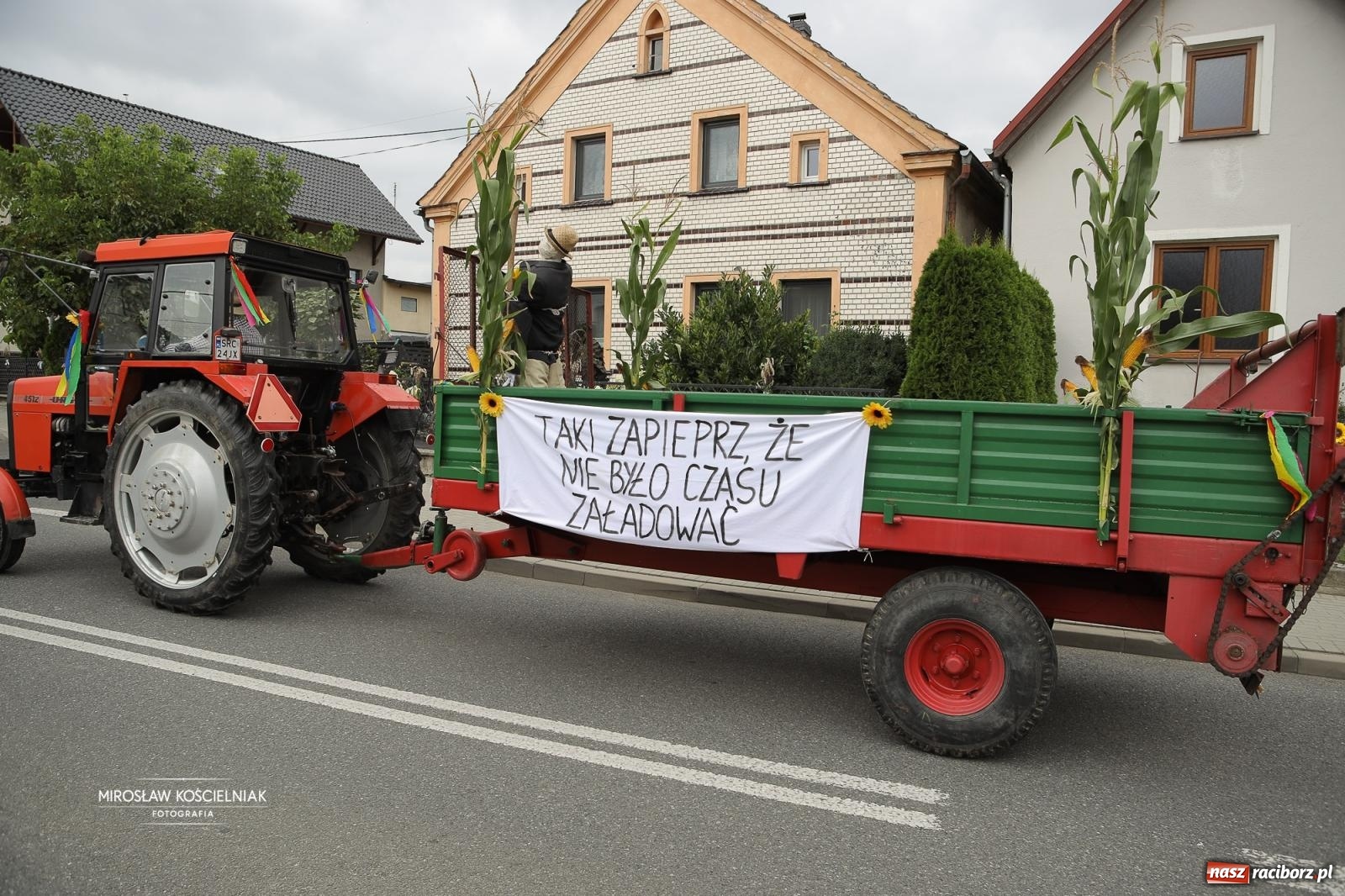 Zdjęcie w galerii na portalu naszraciborz.pl: Dożynki w Raciborzu Sudole: rolnicze święto z humorem i tradycją wiadomości z regionu