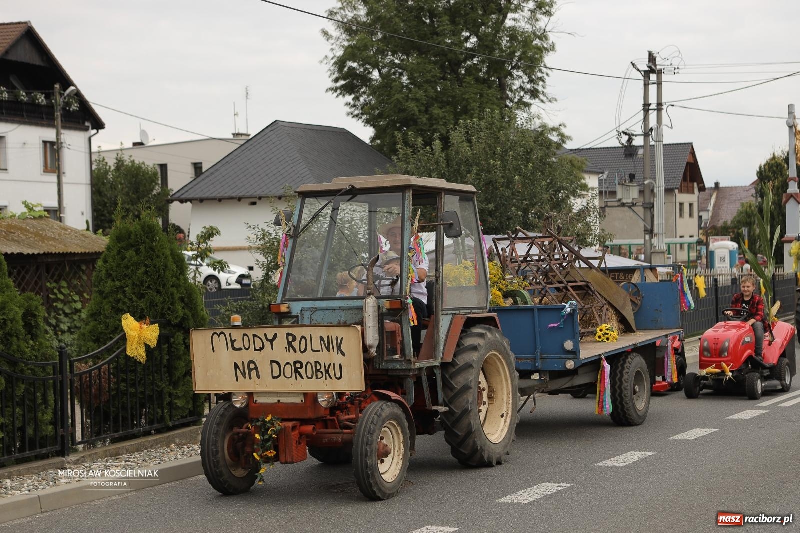 Zdjęcie w galerii na portalu naszraciborz.pl: Dożynki w Raciborzu Sudole: rolnicze święto z humorem i tradycją wiadomości z regionu