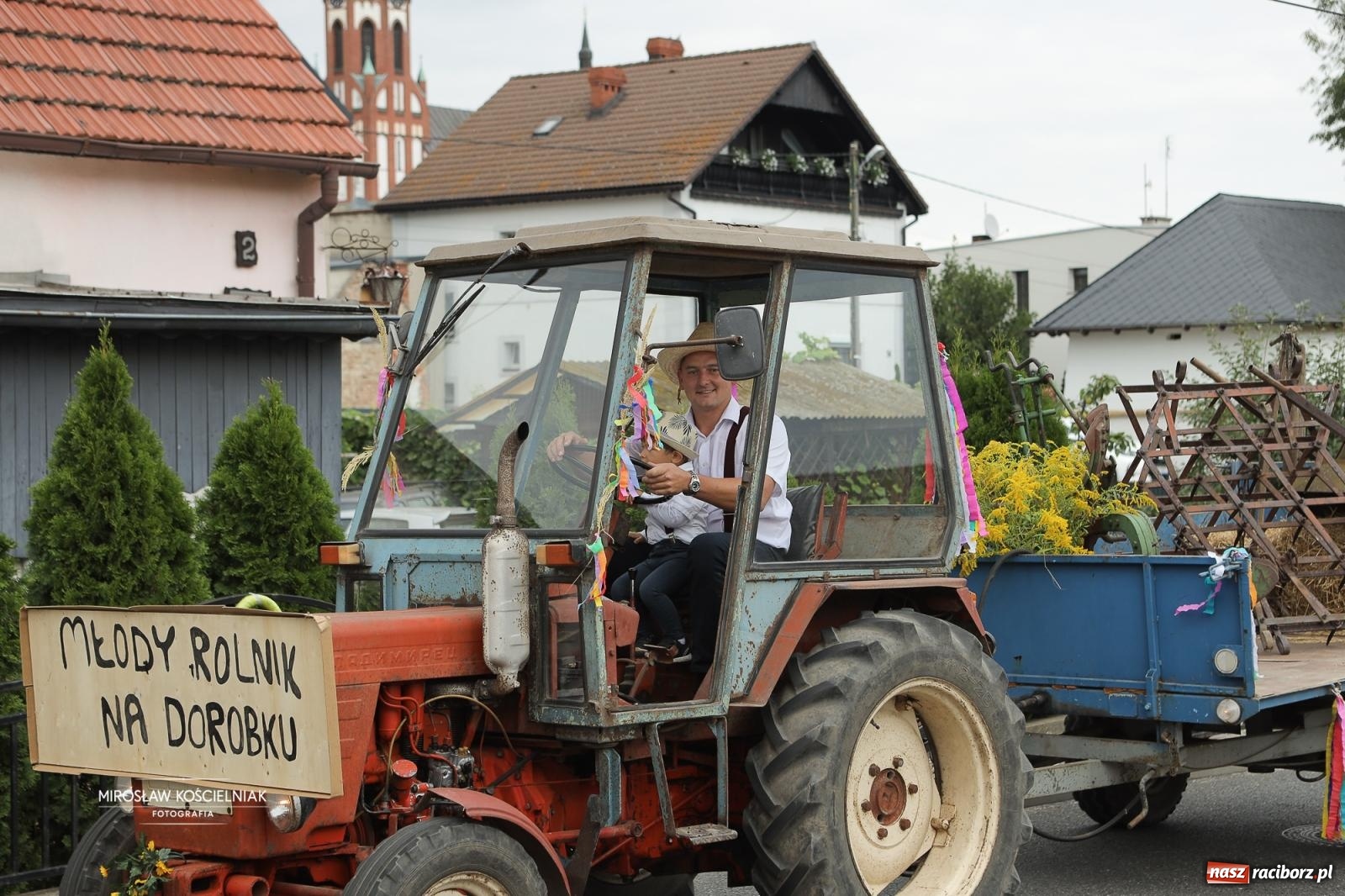 Zdjęcie w galerii na portalu naszraciborz.pl: Dożynki w Raciborzu Sudole: rolnicze święto z humorem i tradycją wiadomości z regionu
