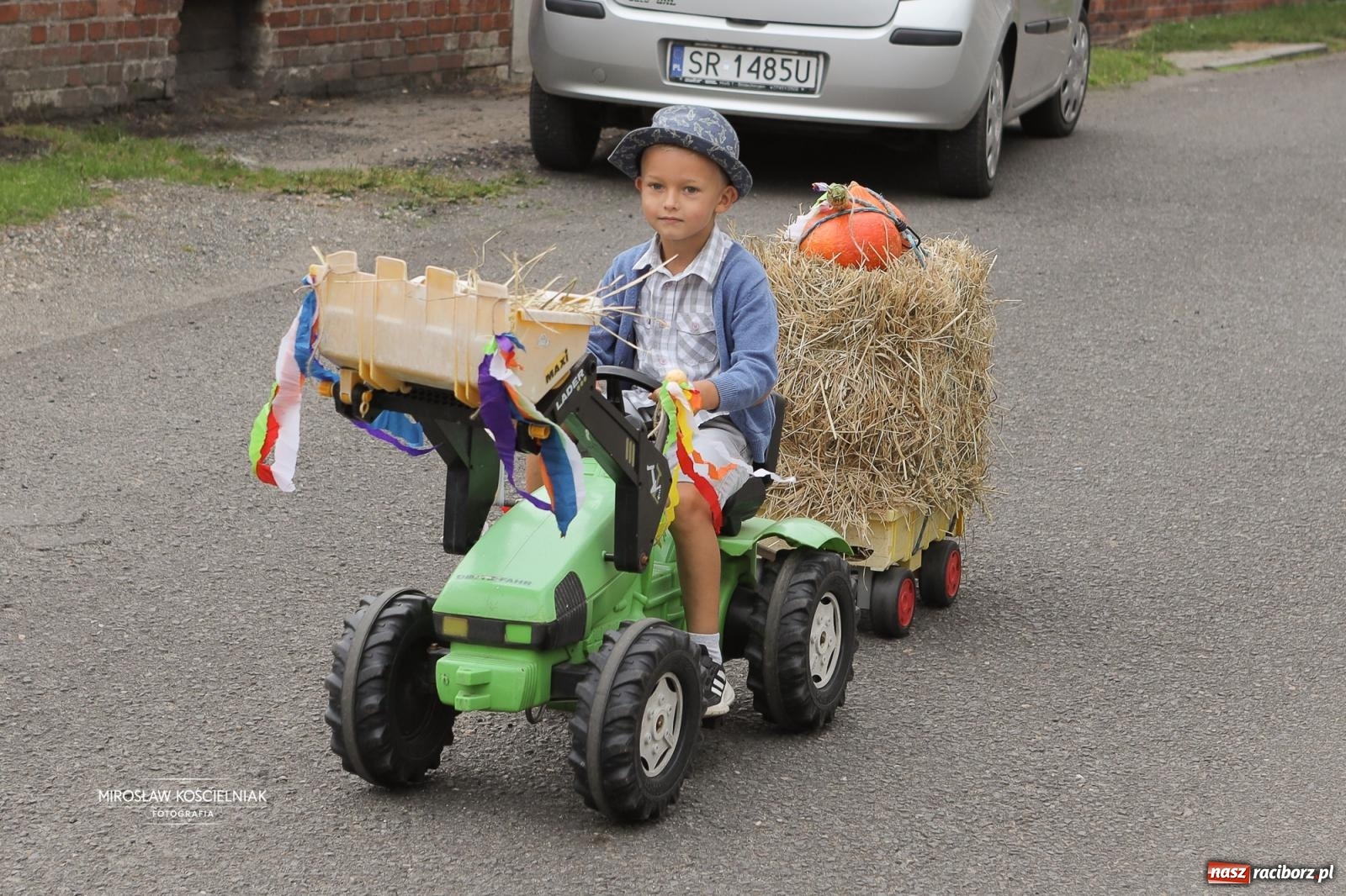 Zdjęcie w galerii na portalu naszraciborz.pl: Dożynki w Raciborzu Sudole: rolnicze święto z humorem i tradycją wiadomości z regionu