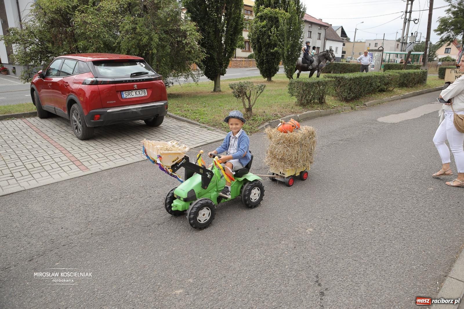 Zdjęcie w galerii na portalu naszraciborz.pl: Dożynki w Raciborzu Sudole: rolnicze święto z humorem i tradycją wiadomości z regionu