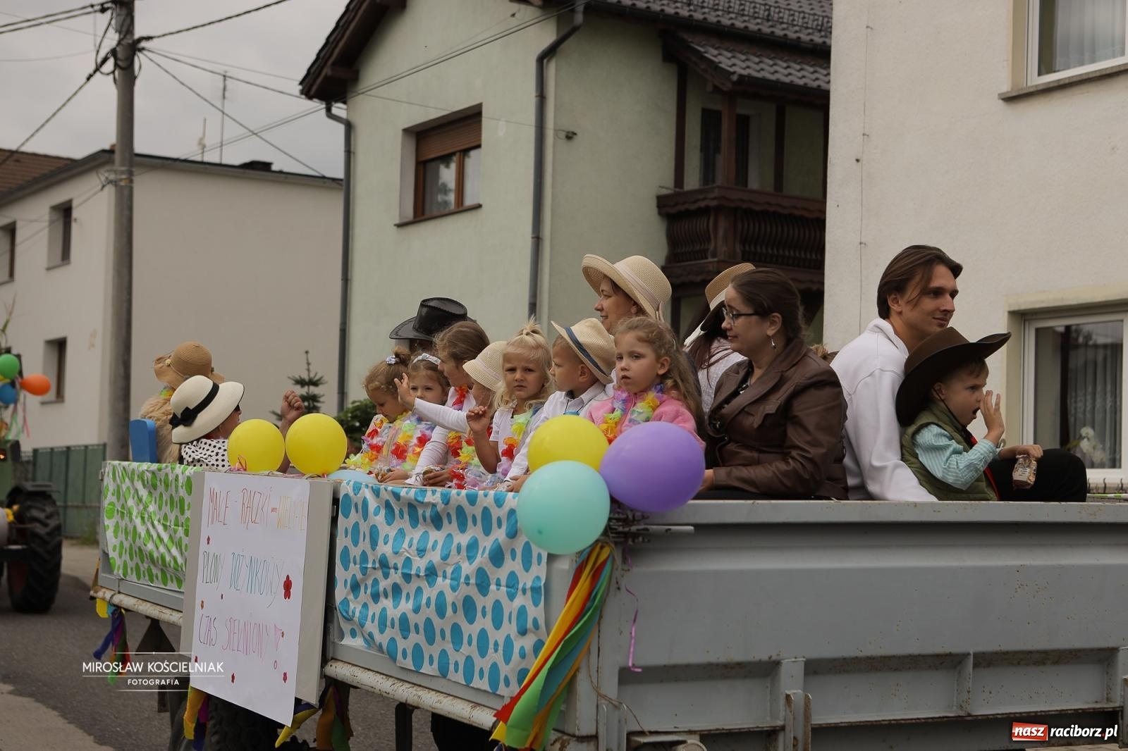 Zdjęcie w galerii na portalu naszraciborz.pl: Dożynki w Raciborzu Sudole: rolnicze święto z humorem i tradycją wiadomości z regionu