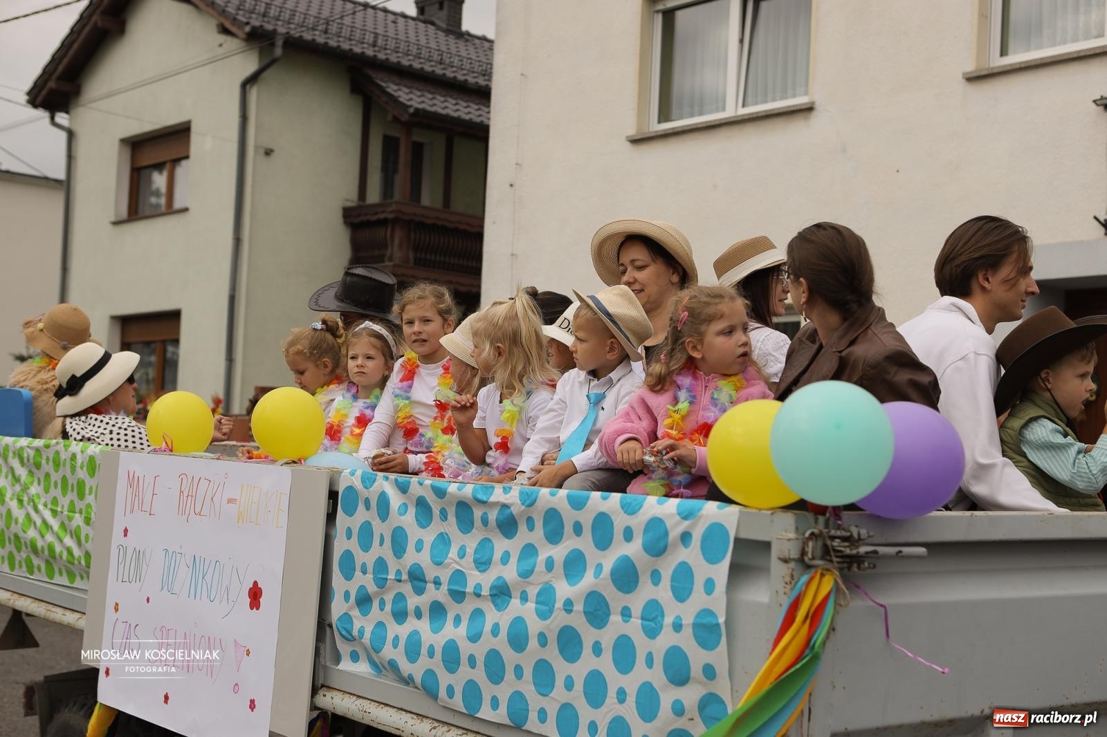 Zdjęcie w galerii na portalu naszraciborz.pl: Dożynki w Raciborzu Sudole: rolnicze święto z humorem i tradycją wiadomości z regionu