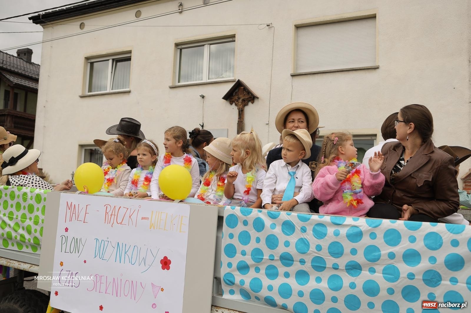 Zdjęcie w galerii na portalu naszraciborz.pl: Dożynki w Raciborzu Sudole: rolnicze święto z humorem i tradycją wiadomości z regionu