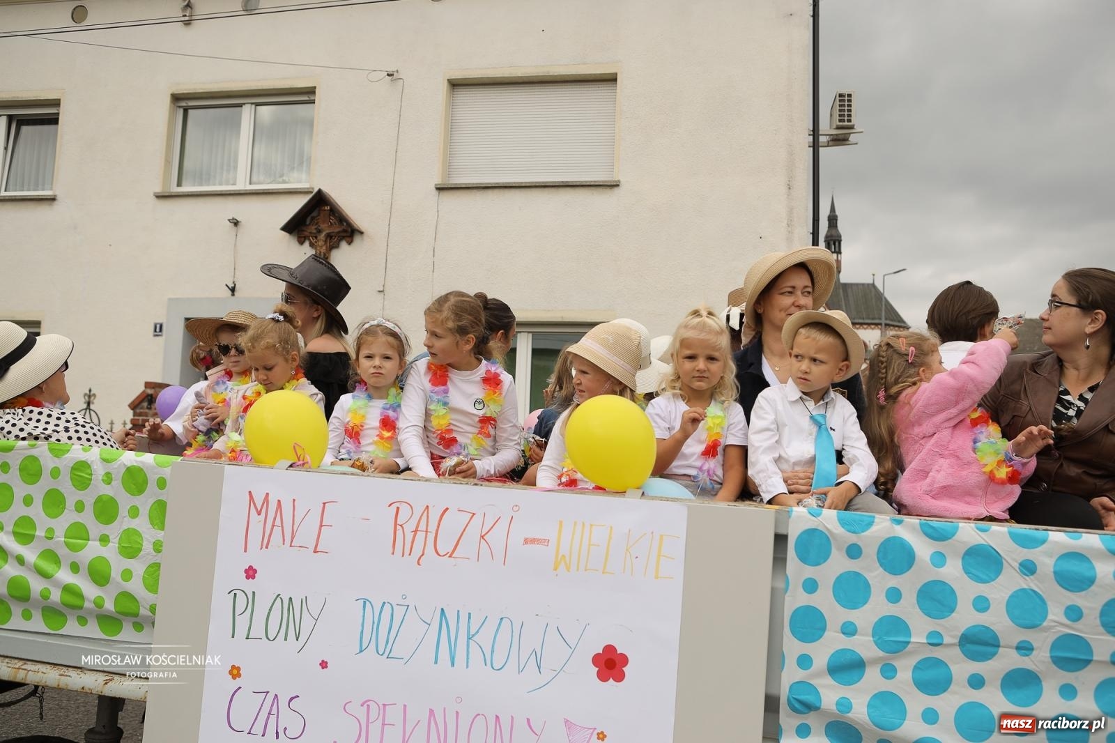 Zdjęcie w galerii na portalu naszraciborz.pl: Dożynki w Raciborzu Sudole: rolnicze święto z humorem i tradycją wiadomości z regionu
