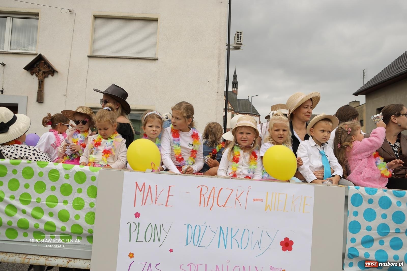 Zdjęcie w galerii na portalu naszraciborz.pl: Dożynki w Raciborzu Sudole: rolnicze święto z humorem i tradycją wiadomości z regionu